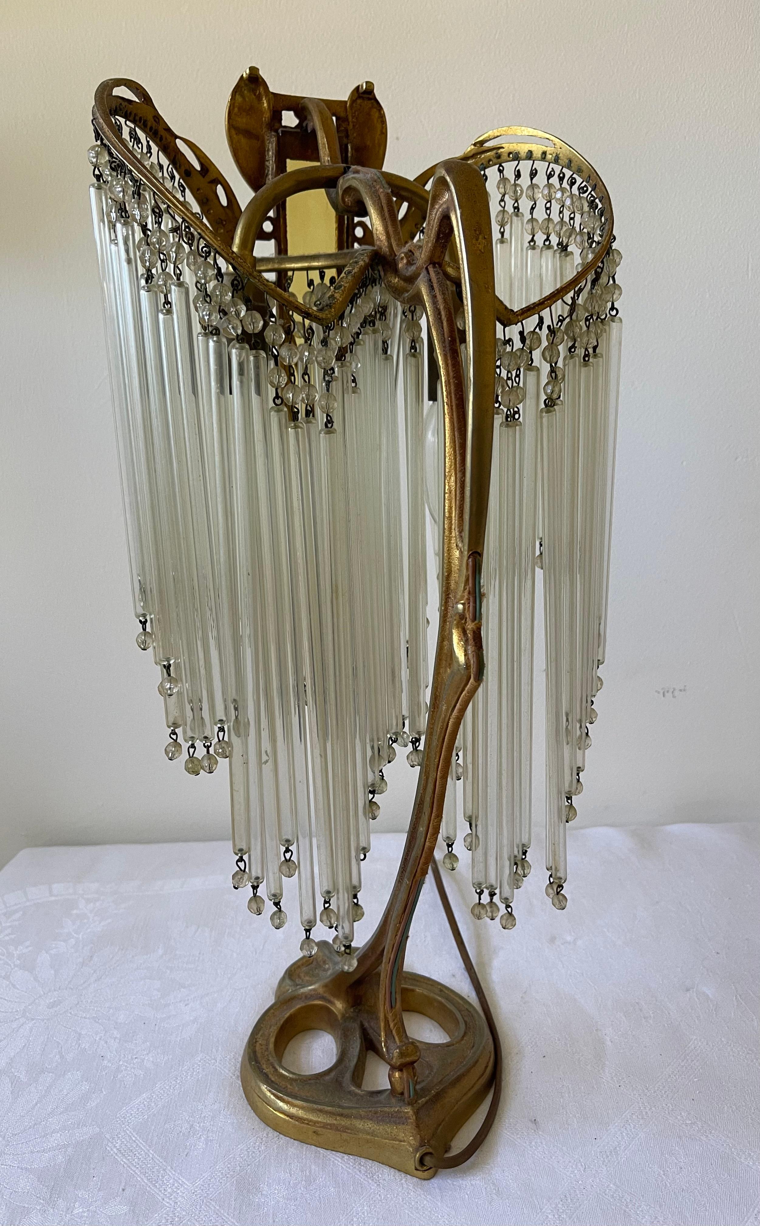 Art Nouveau style table lamp in bronze and glass paste.
In the Hector Guimard style, this so-called butterfly lamp is totally inspired by the art nouveau period.
Its very decorative style gives a very feminine and poetic atmosphere. This table