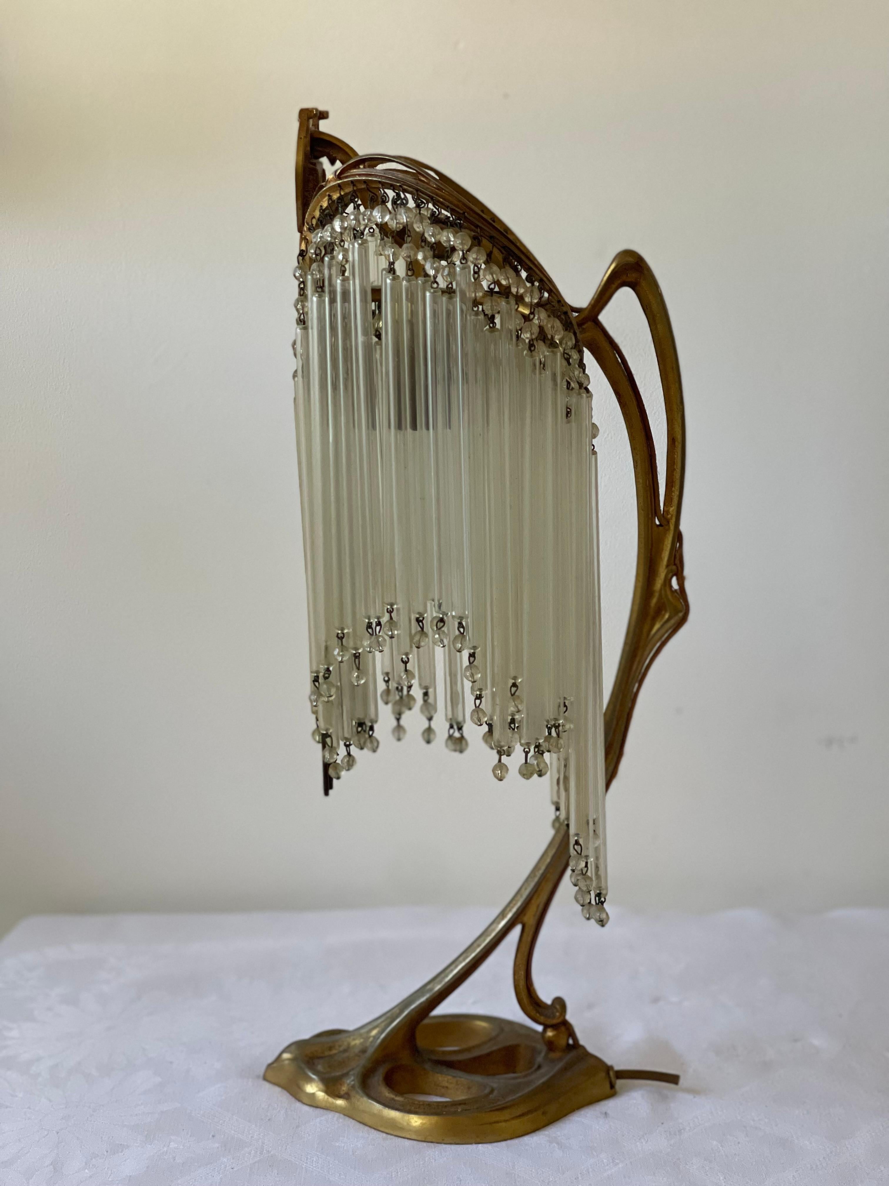 Bronze Lampe de table Art Nouveau dans le style de Hector Guimard