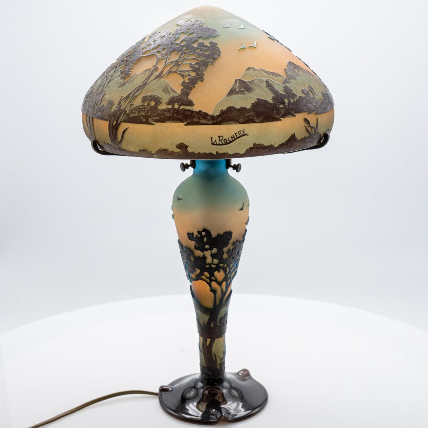 Lampe de table Art Nouveau La Rochere Verre soufflé bleu jaune marron, France en vente 3