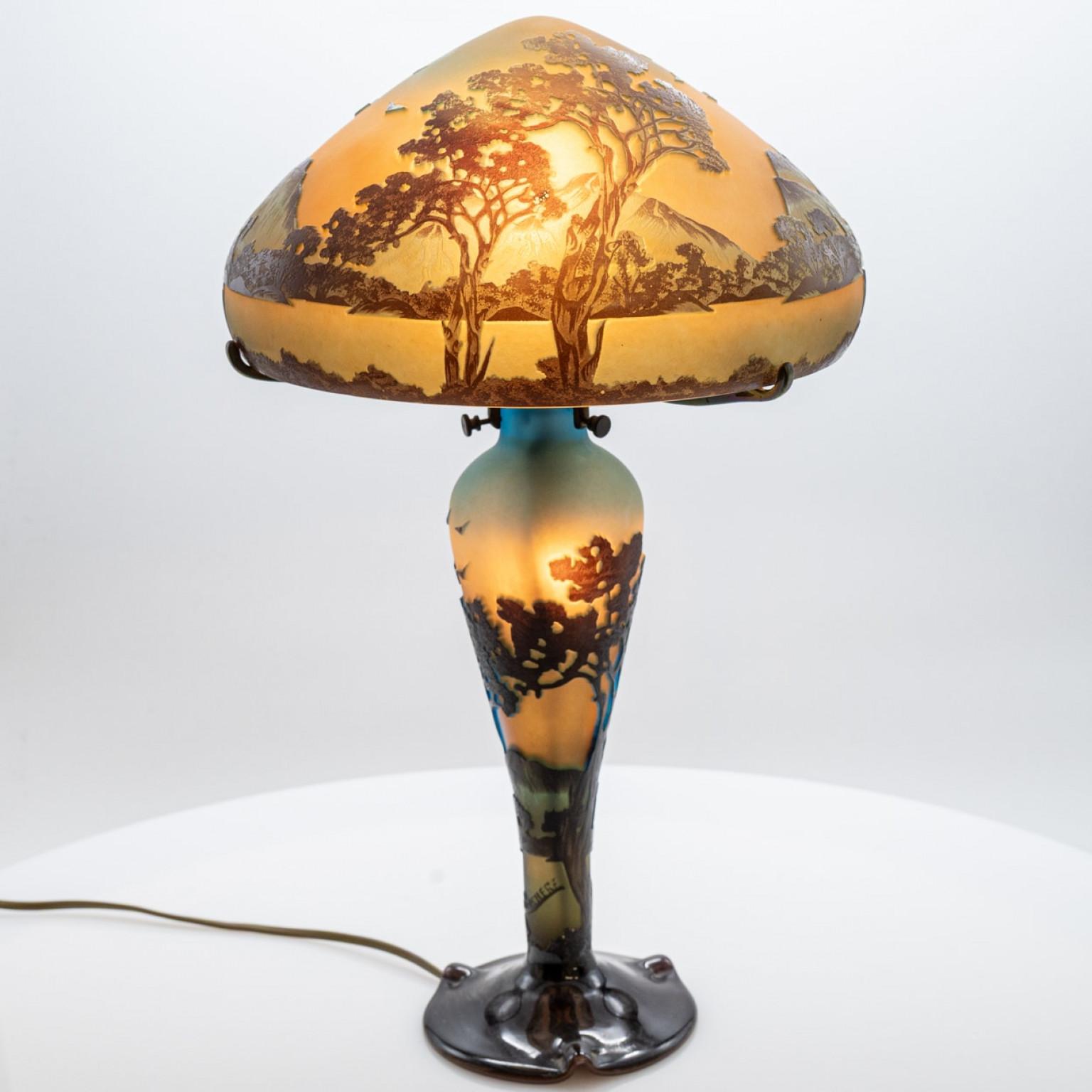 Lampe de table Art Nouveau La Rochere Verre soufflé bleu jaune marron, France en vente 4