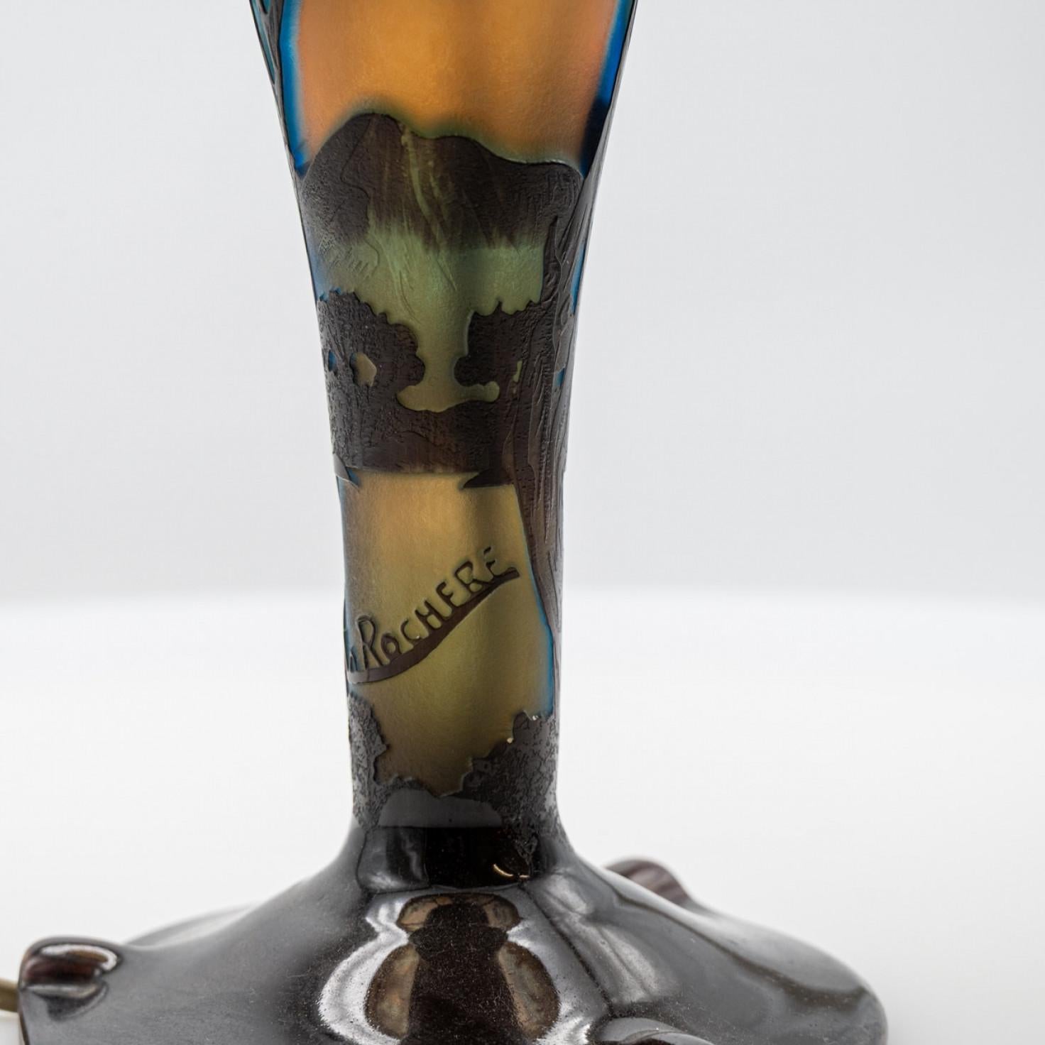 Verre opalin Lampe de table Art Nouveau La Rochere Verre soufflé bleu jaune marron, France en vente
