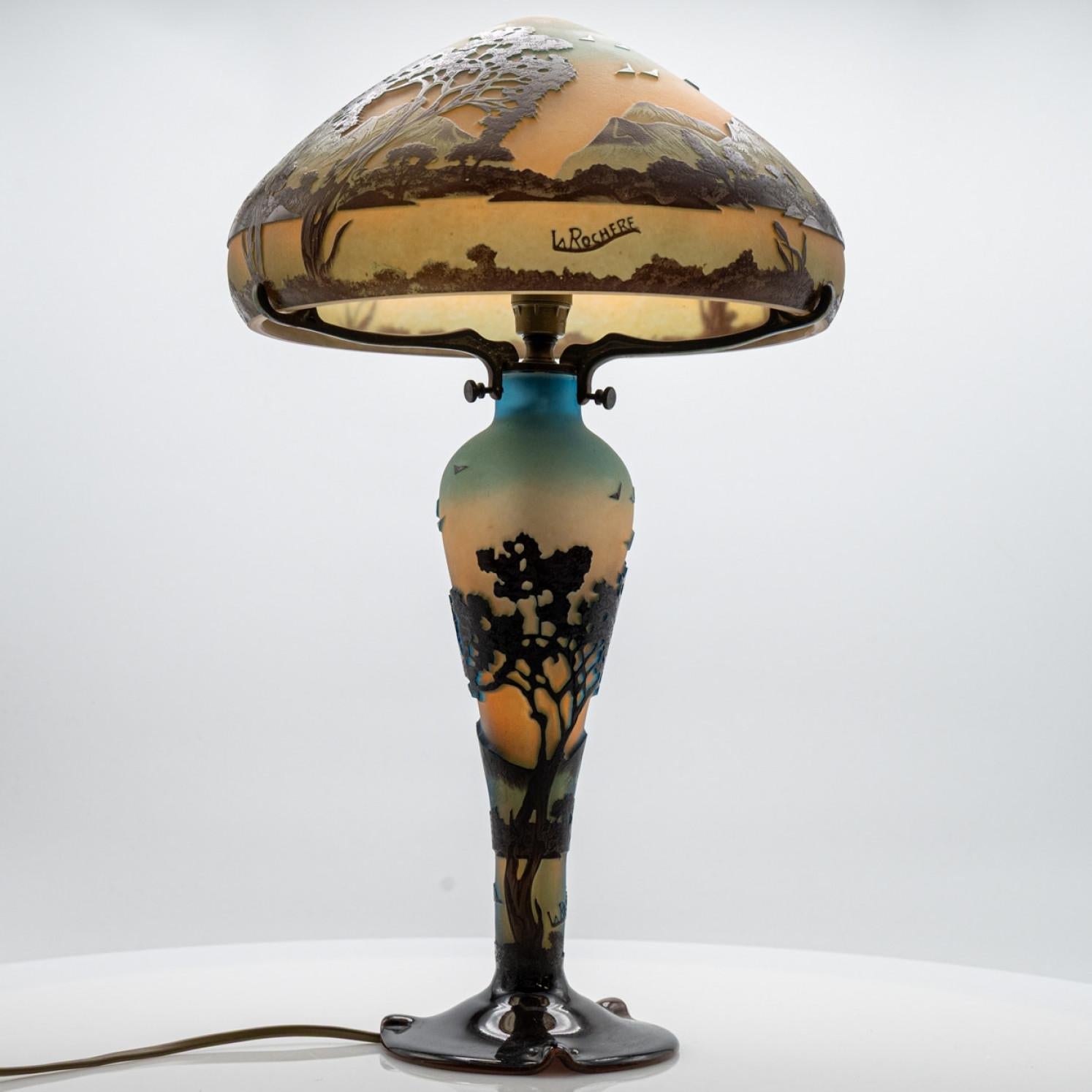 Lampe de table Art Nouveau La Rochere Verre soufflé bleu jaune marron, France en vente 1