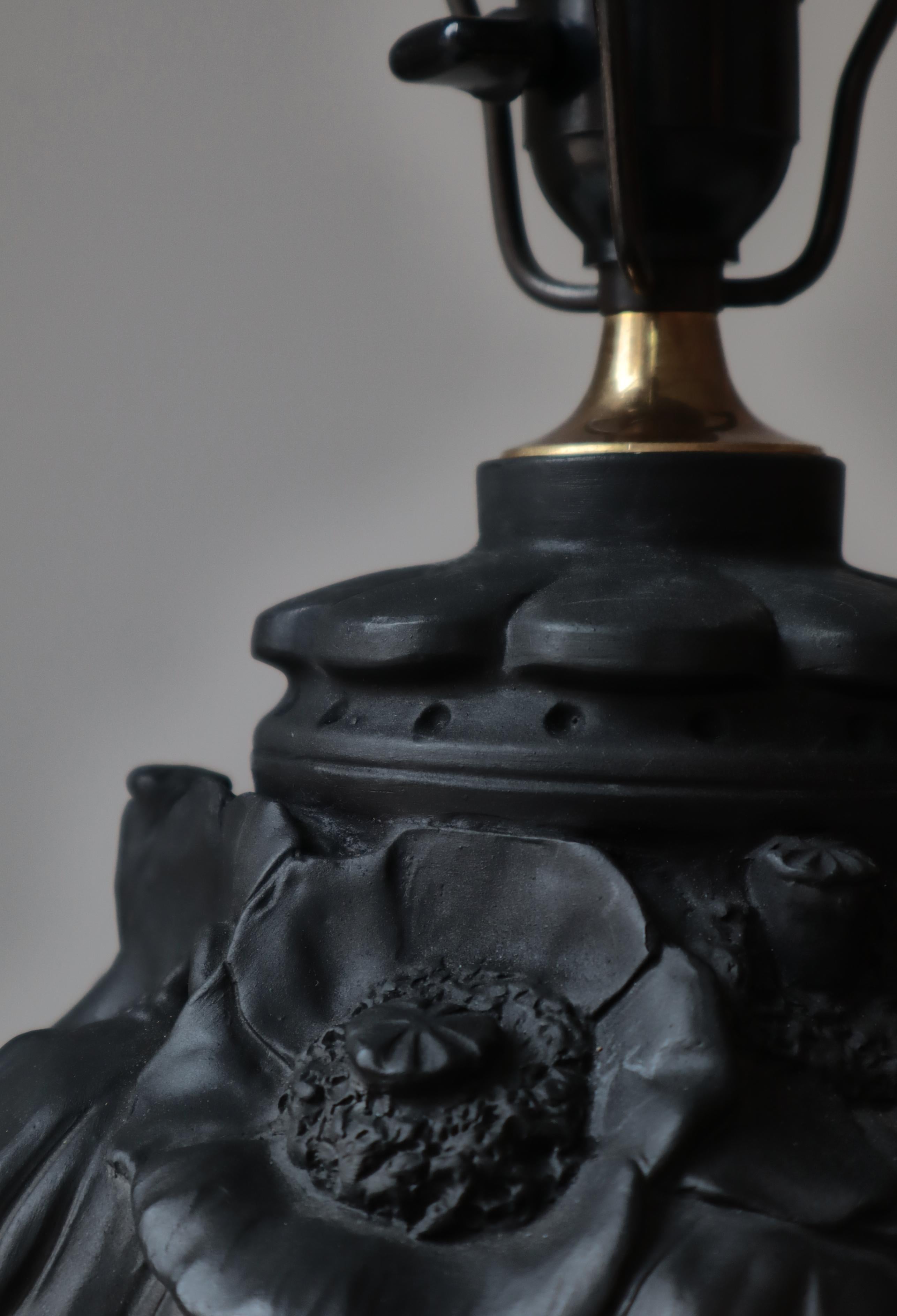 Lampe de bureau Art Nouveau, décor coquelicot, terre cuite noire, « L. Hjort », Danemark, 1920 en vente 5