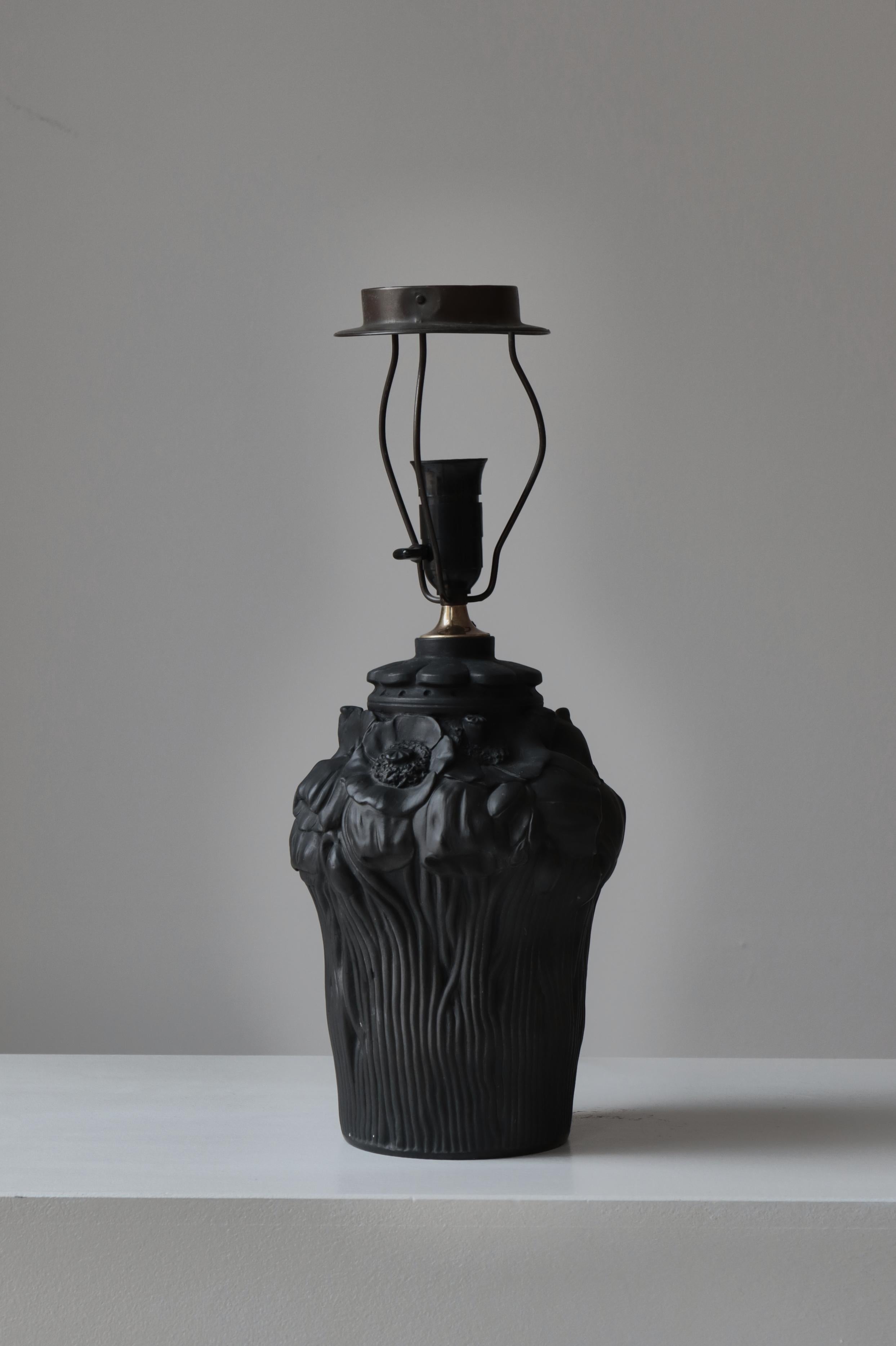 Lampe de bureau Art Nouveau, décor coquelicot, terre cuite noire, « L. Hjort », Danemark, 1920 en vente 6