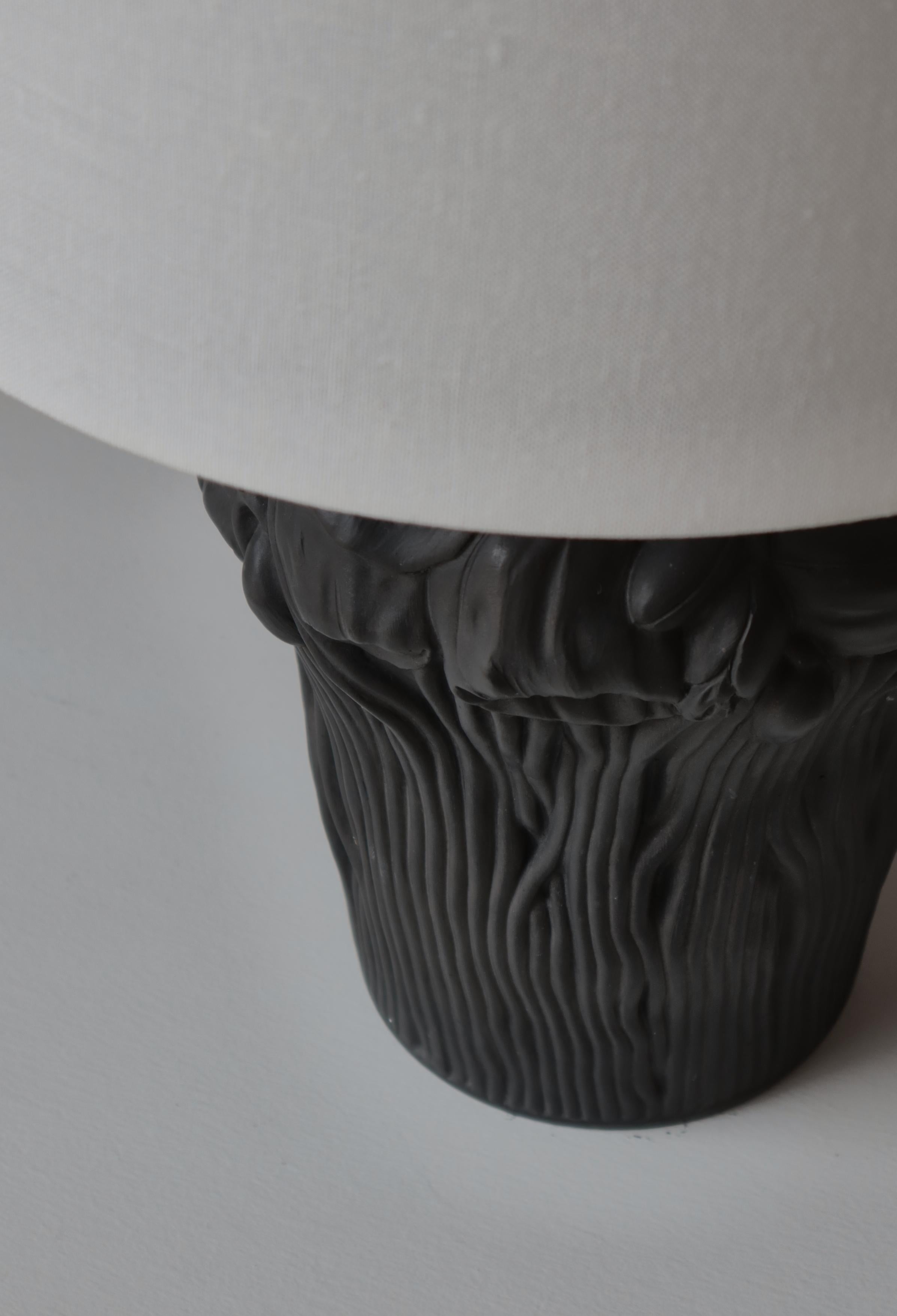 Début du 20ème siècle Lampe de bureau Art Nouveau, décor coquelicot, terre cuite noire, « L. Hjort », Danemark, 1920 en vente