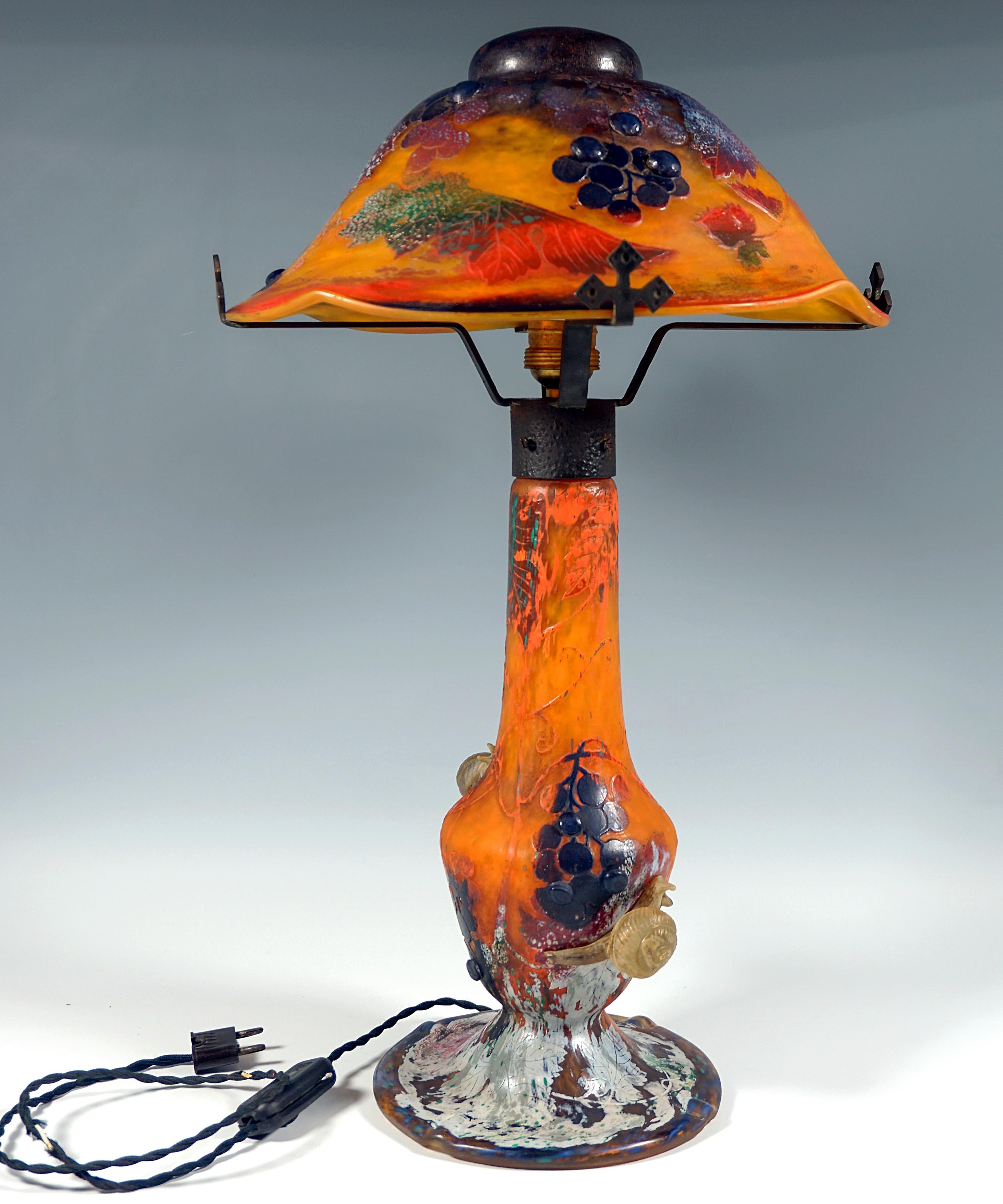 Lampada da tavolo Art Nouveau 'Vignes Et Escargots', Daum Nancy, Francia, Circa 1905 In condizioni buone in vendita a Vienna, AT