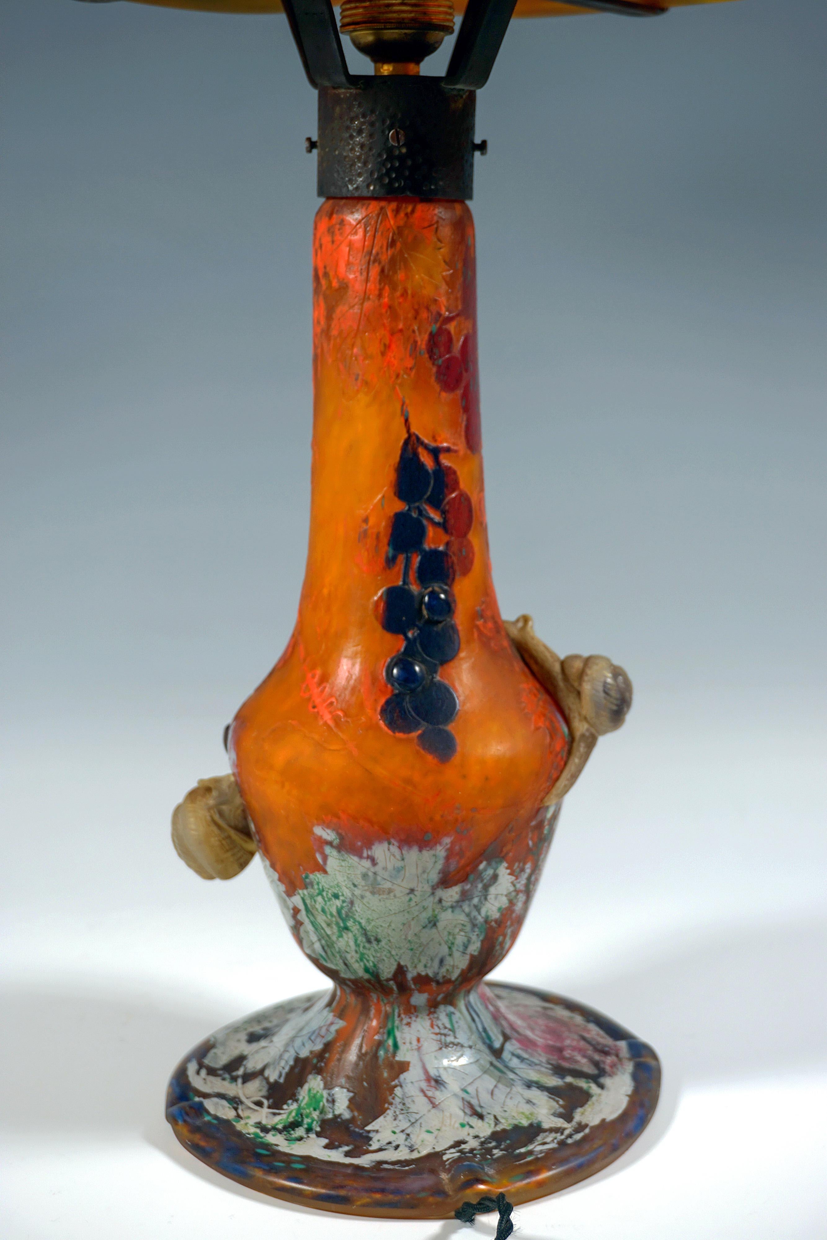 Vetro Lampada da tavolo Art Nouveau 'Vignes Et Escargots', Daum Nancy, Francia, Circa 1905 in vendita