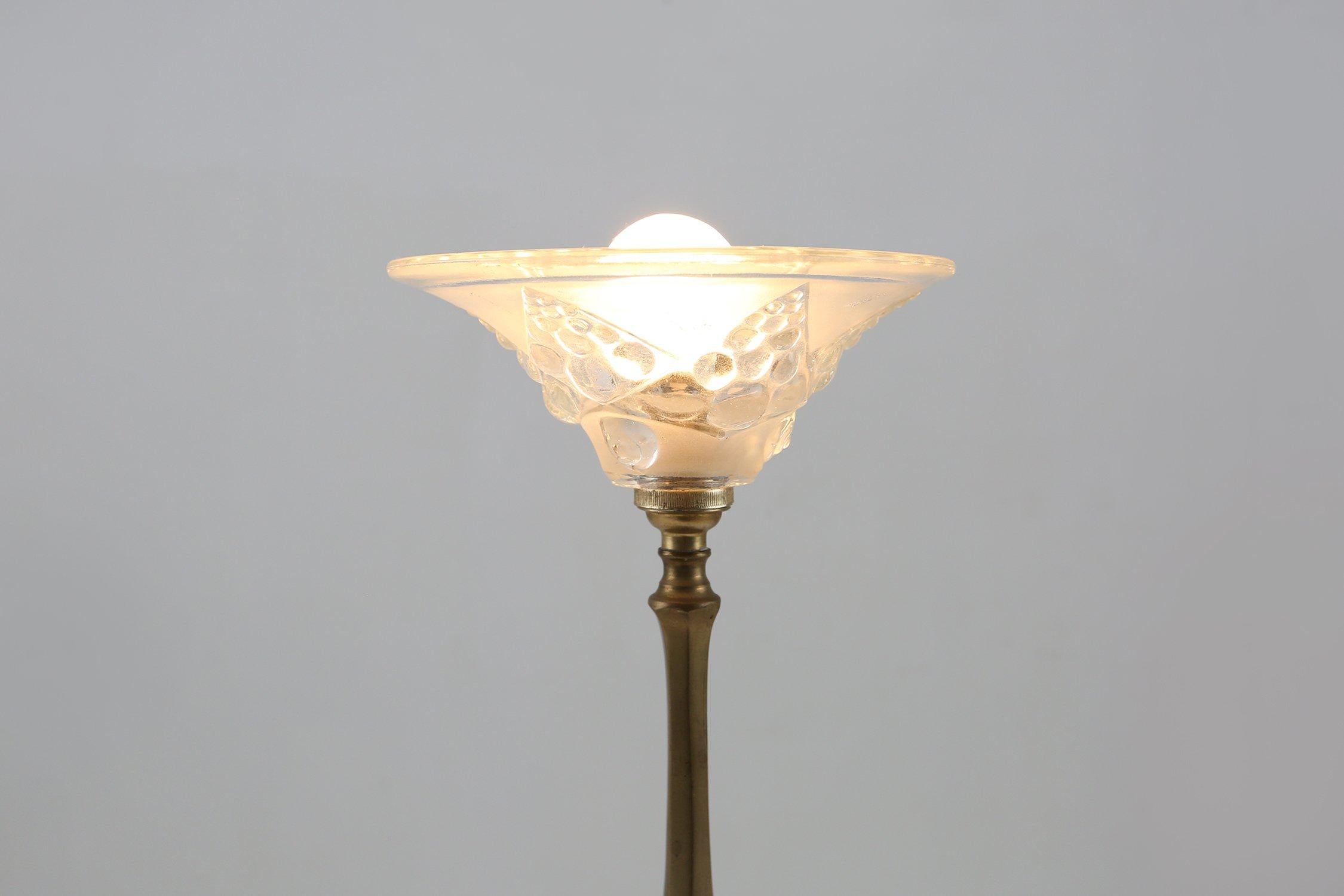 Art Nouveau Table Lamp with brass and marble base and glass shade, 1920s For Sale 2
