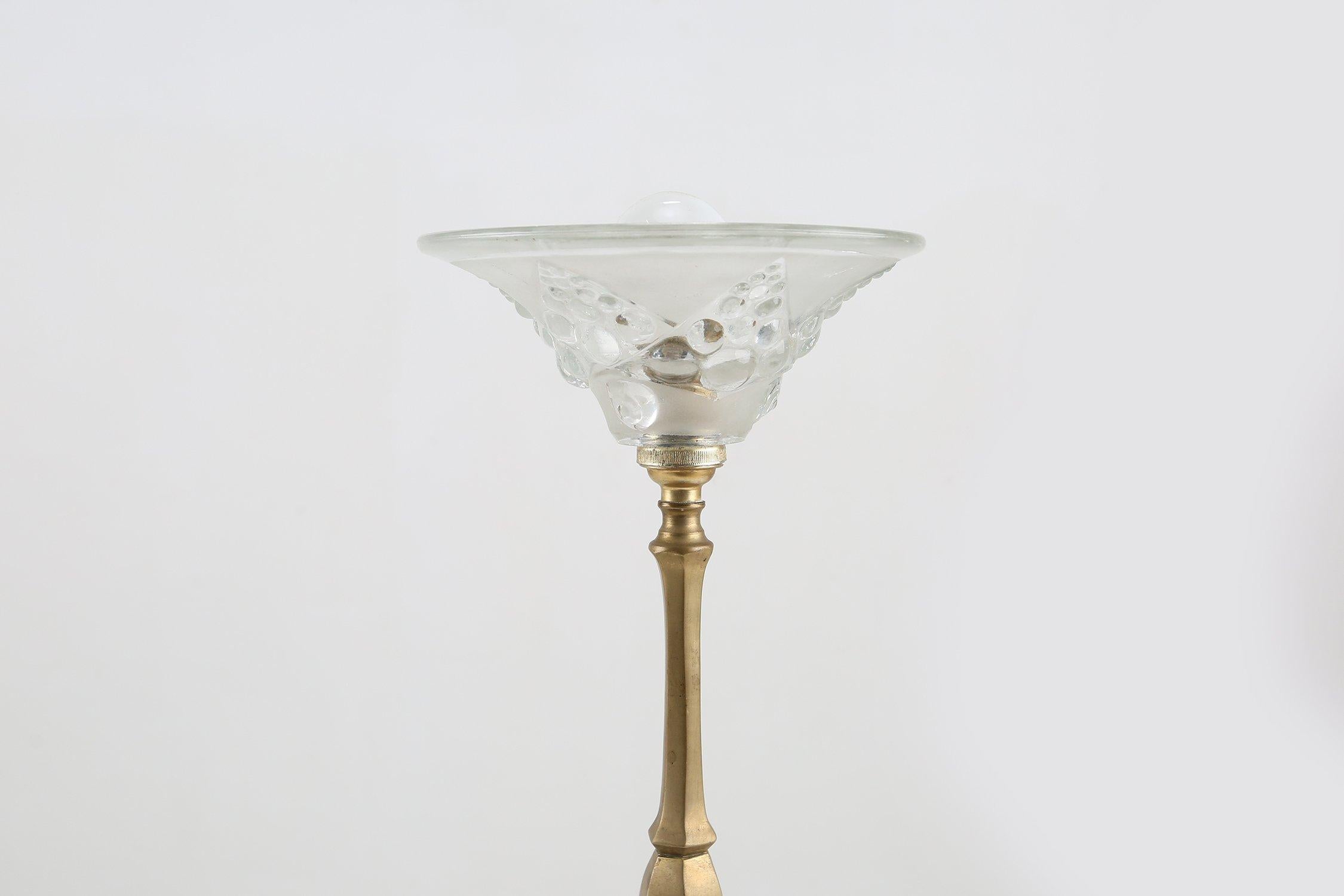 Art Nouveau Table Lamp with brass and marble base and glass shade, 1920s For Sale 3