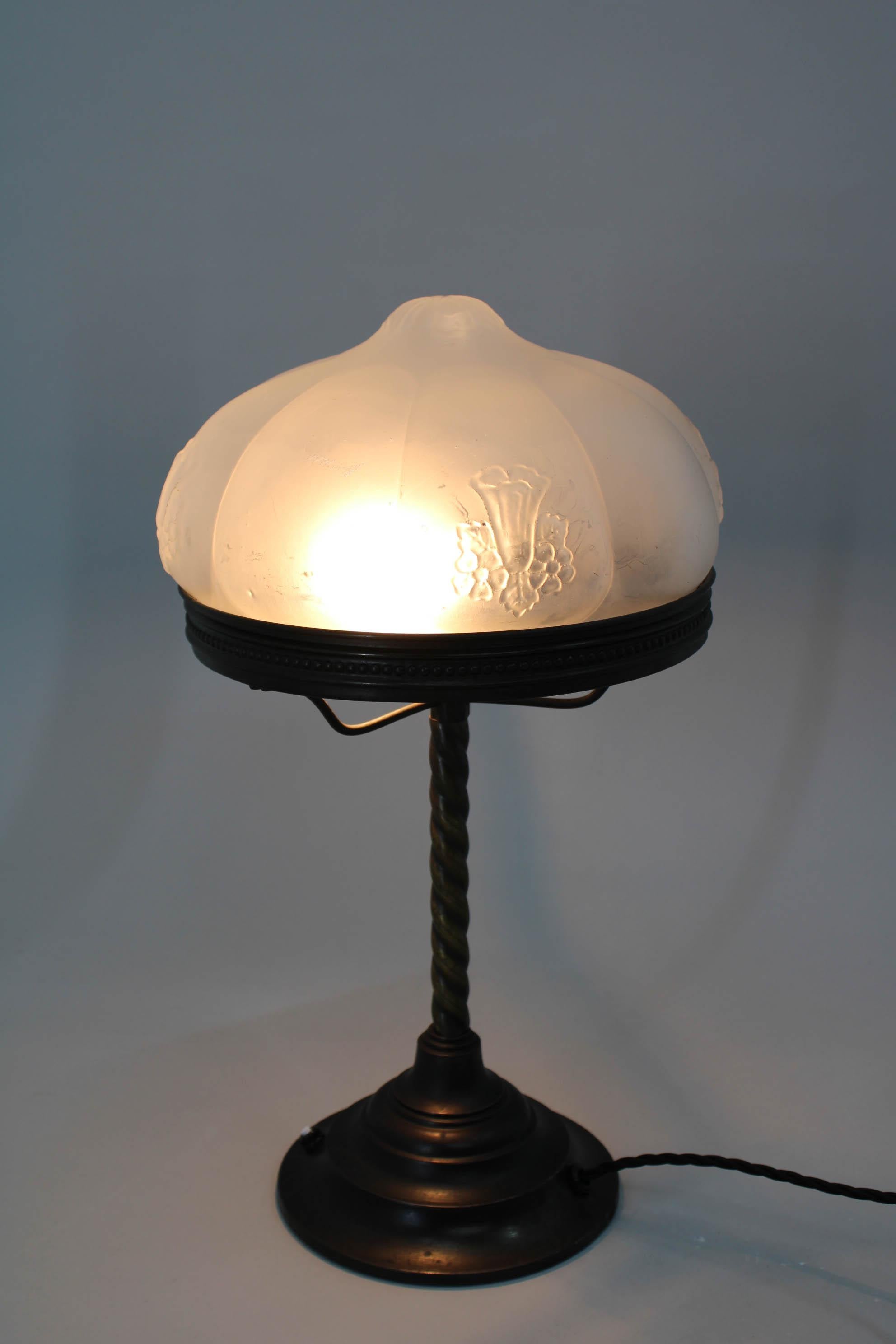 Art Nouveau Table Lamp with Floral Motive, 1920s In Good Condition For Sale In Praha, CZ
