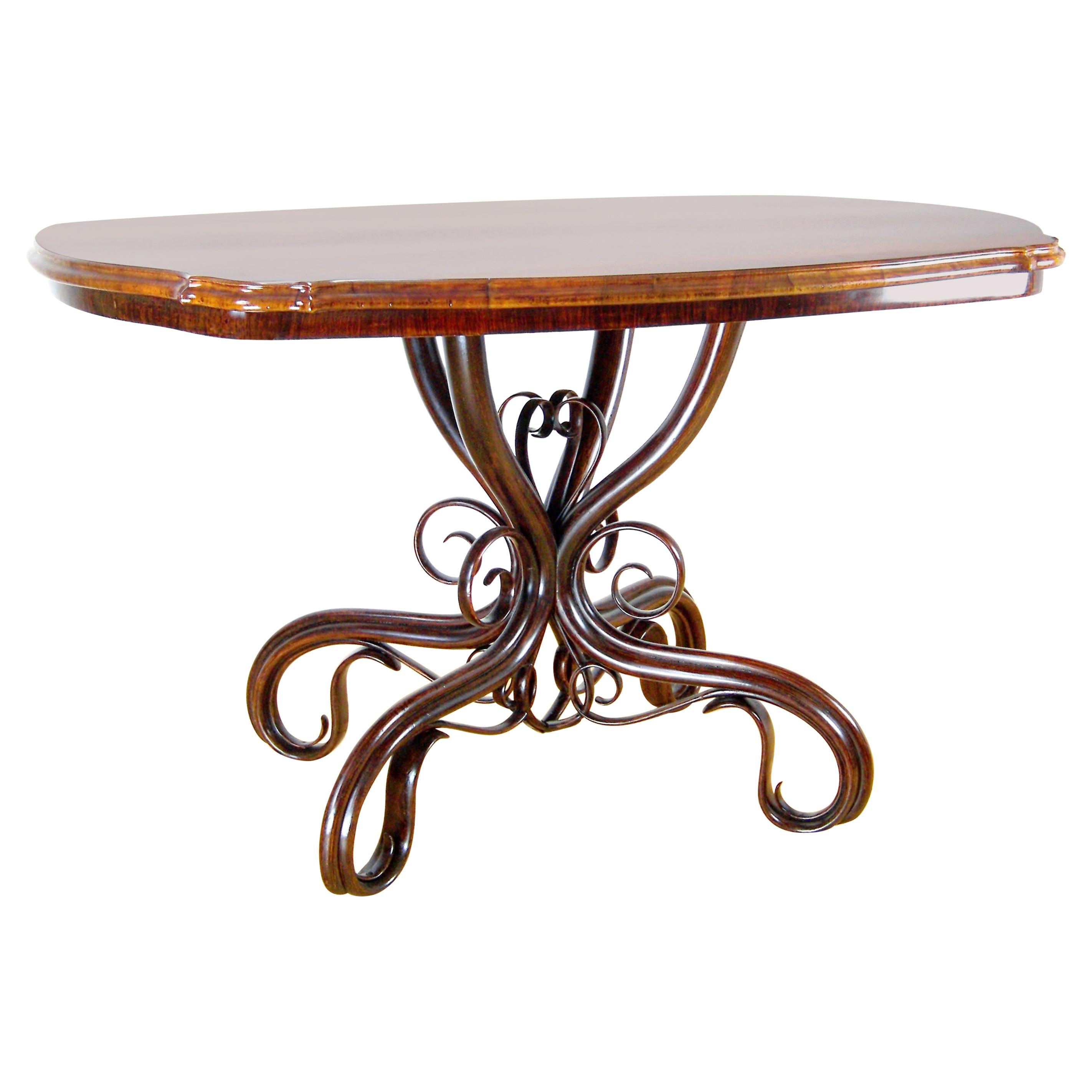 Art Nouveau Table Thonet Nr.5, circa 1870