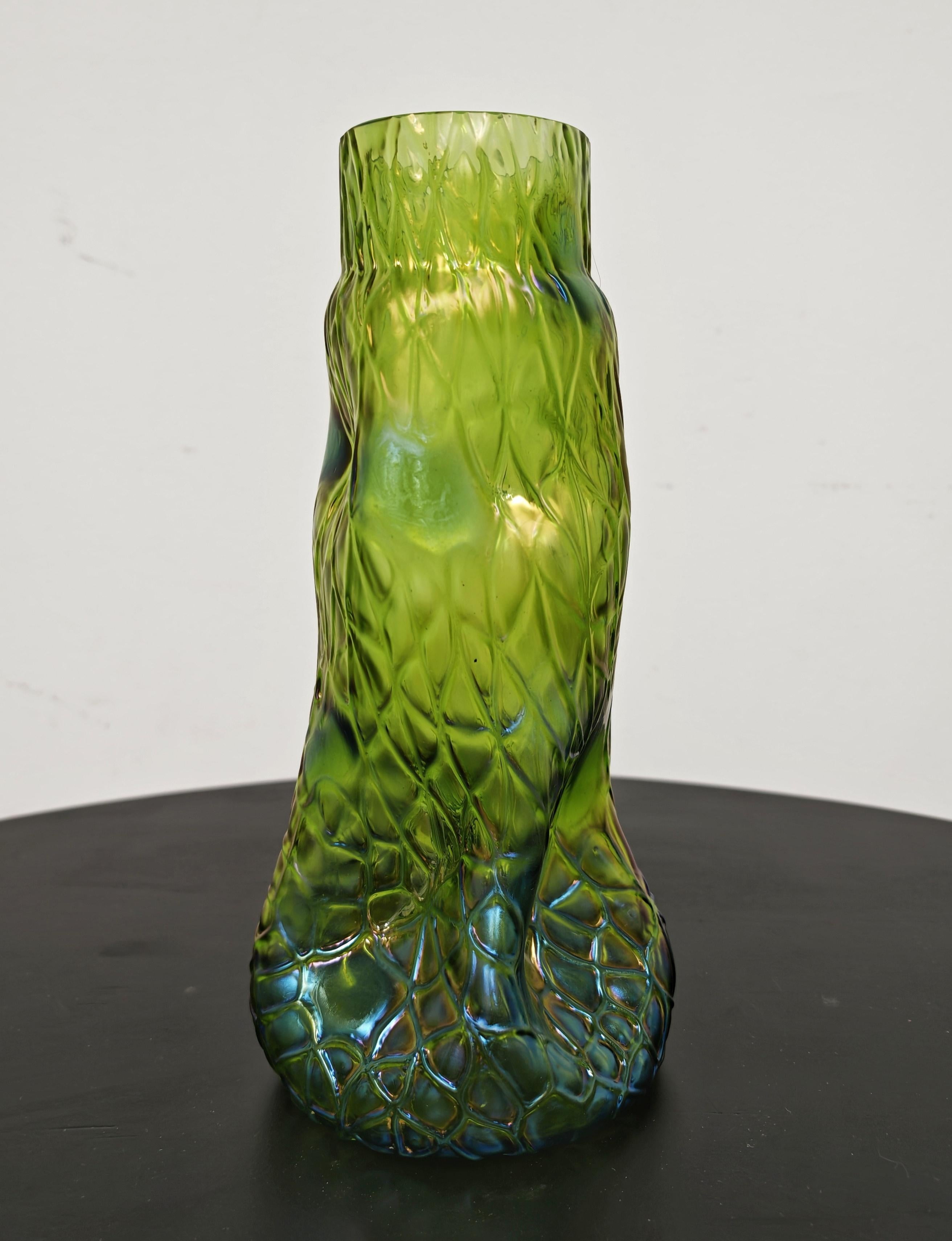 Vaso alto di smeraldo in stile Art Nouveau di Loetz Bohemia, 1900 in vendita 2