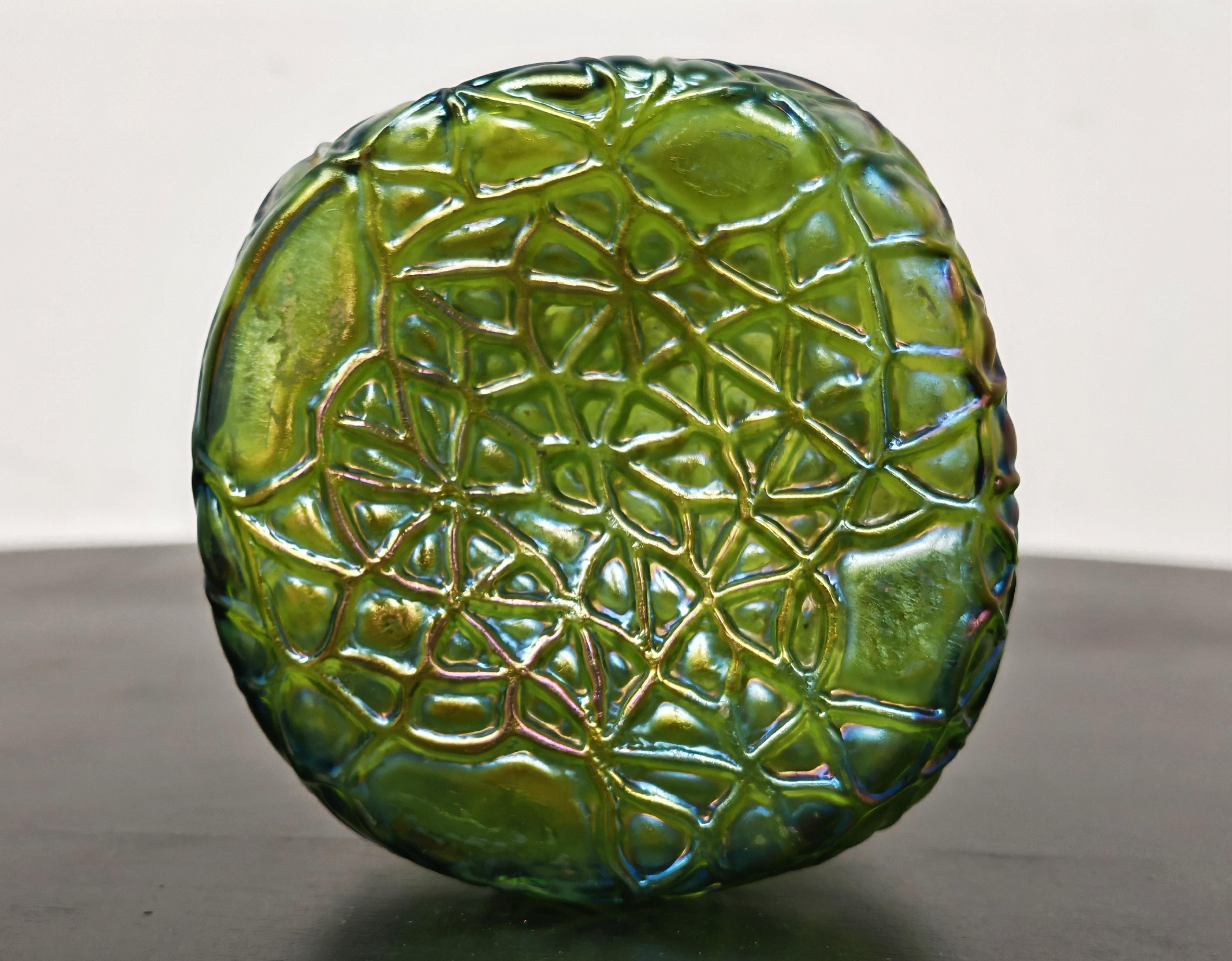 Vaso alto di smeraldo in stile Art Nouveau di Loetz Bohemia, 1900 in vendita 3