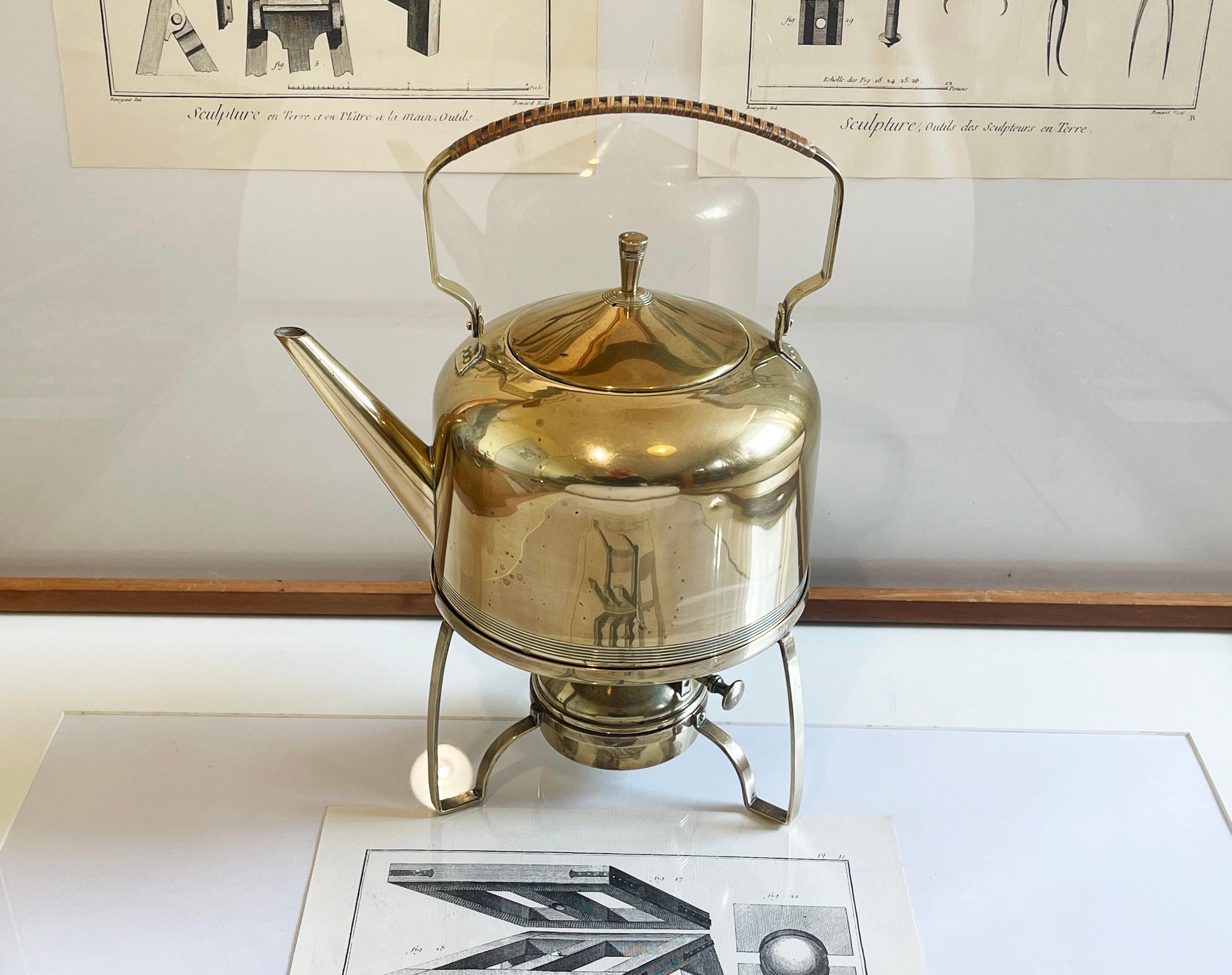 Wonderful antique brass teapot & warmer - i.e. teapot with stand and in original condition.
Completely preserved original from the 1910s to 1920s.
Wonderful craftsmanship & design by F. & R. Fischer, Goeppingen, Germany.

The jug holds 2 litres