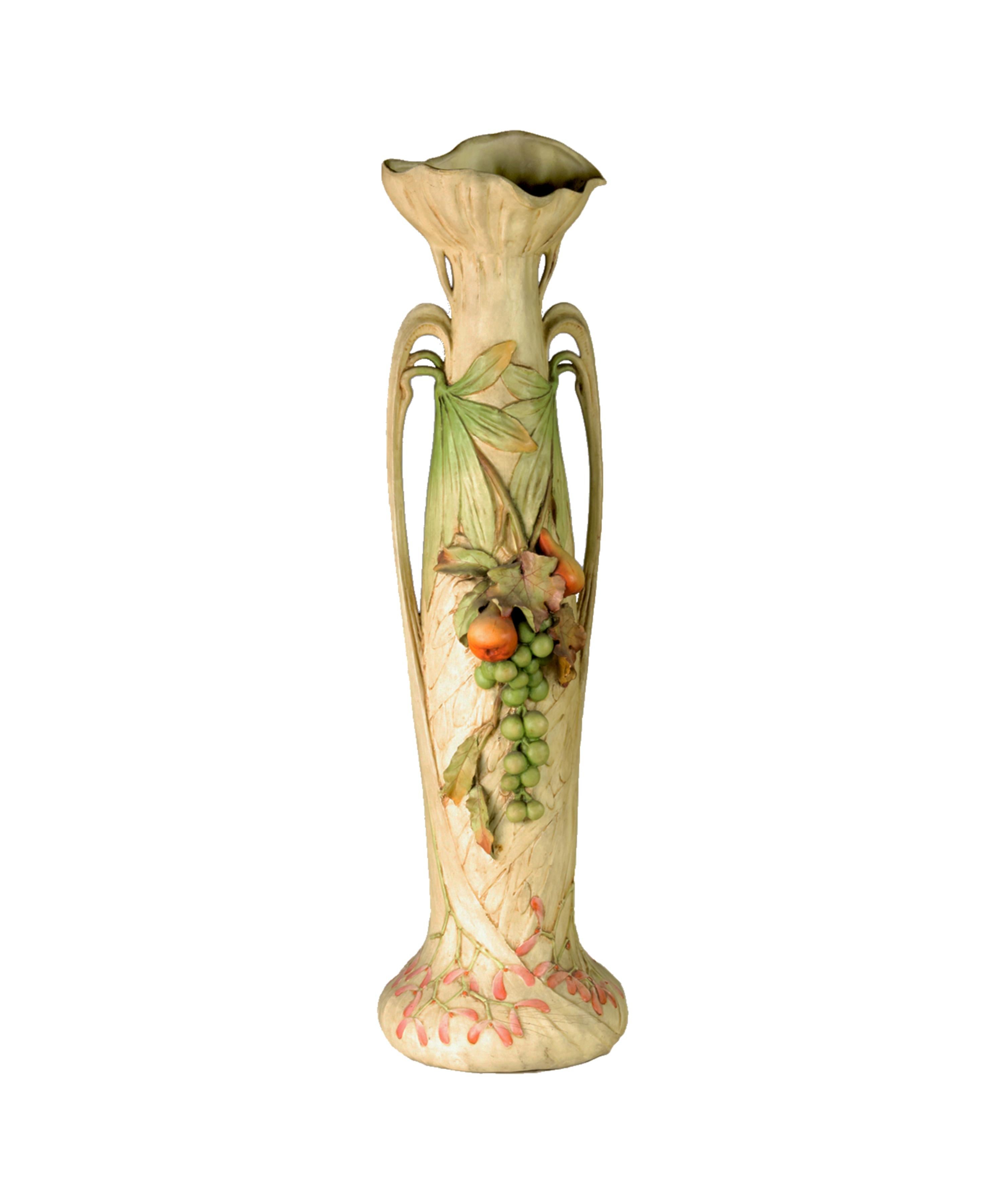 Austriaco Vaso in terracotta Art Nouveau di Friedrich Goldscheider in vendita