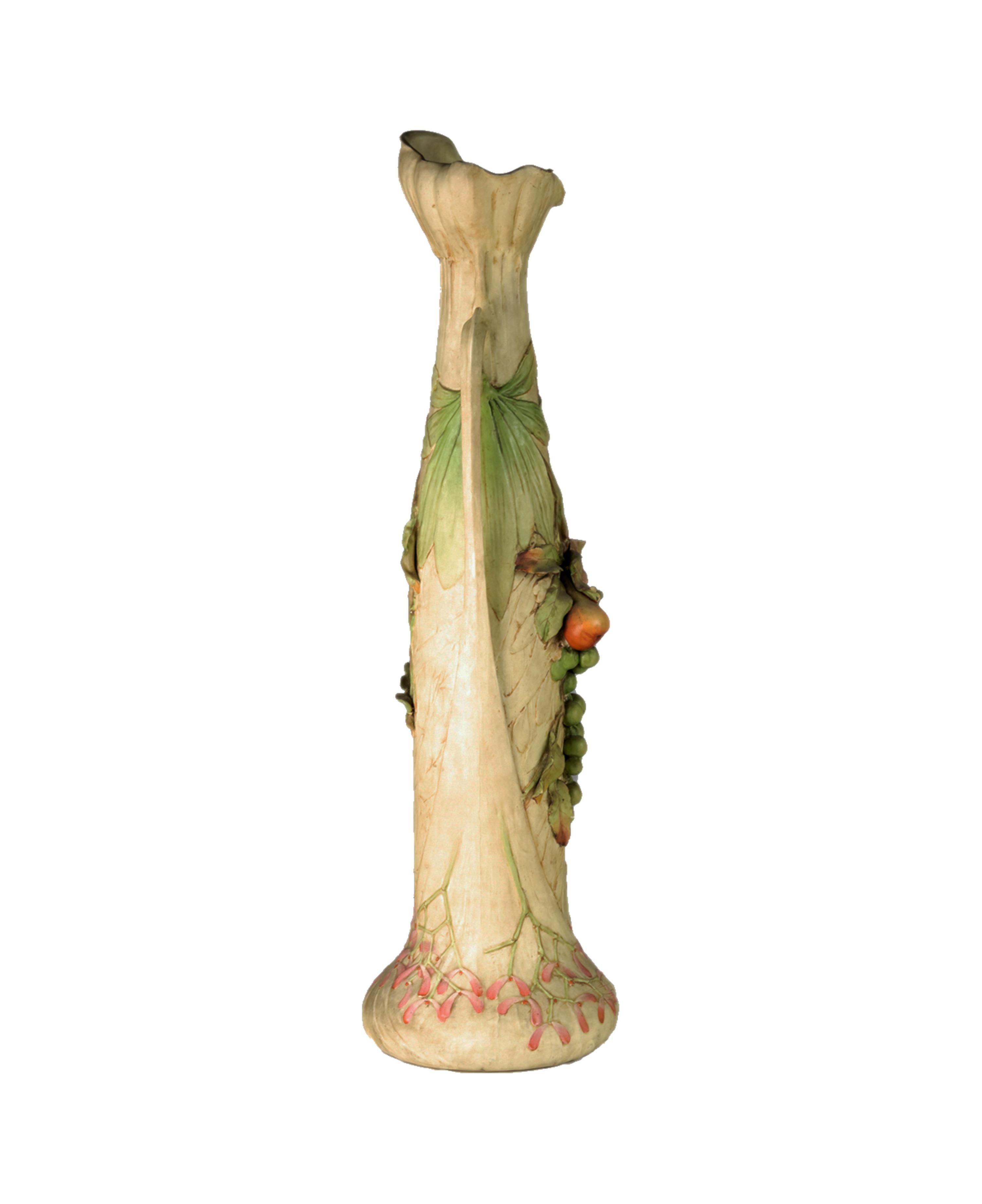 Fatto a mano Vaso in terracotta Art Nouveau di Friedrich Goldscheider in vendita