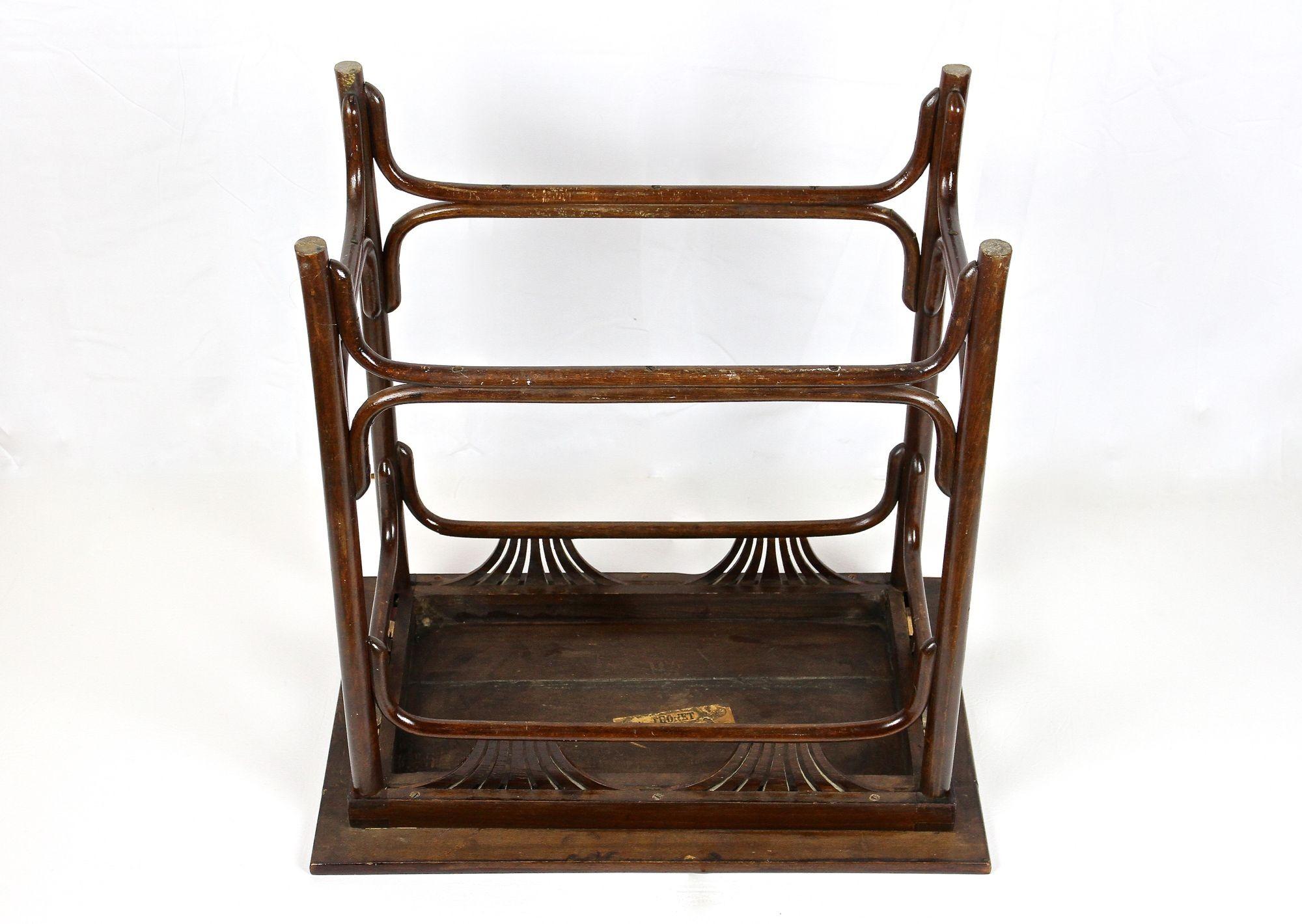 Art Nouveau Thonet Bentwood Side Table No.9171 with Palmettes, Austria Ca. 1910 3