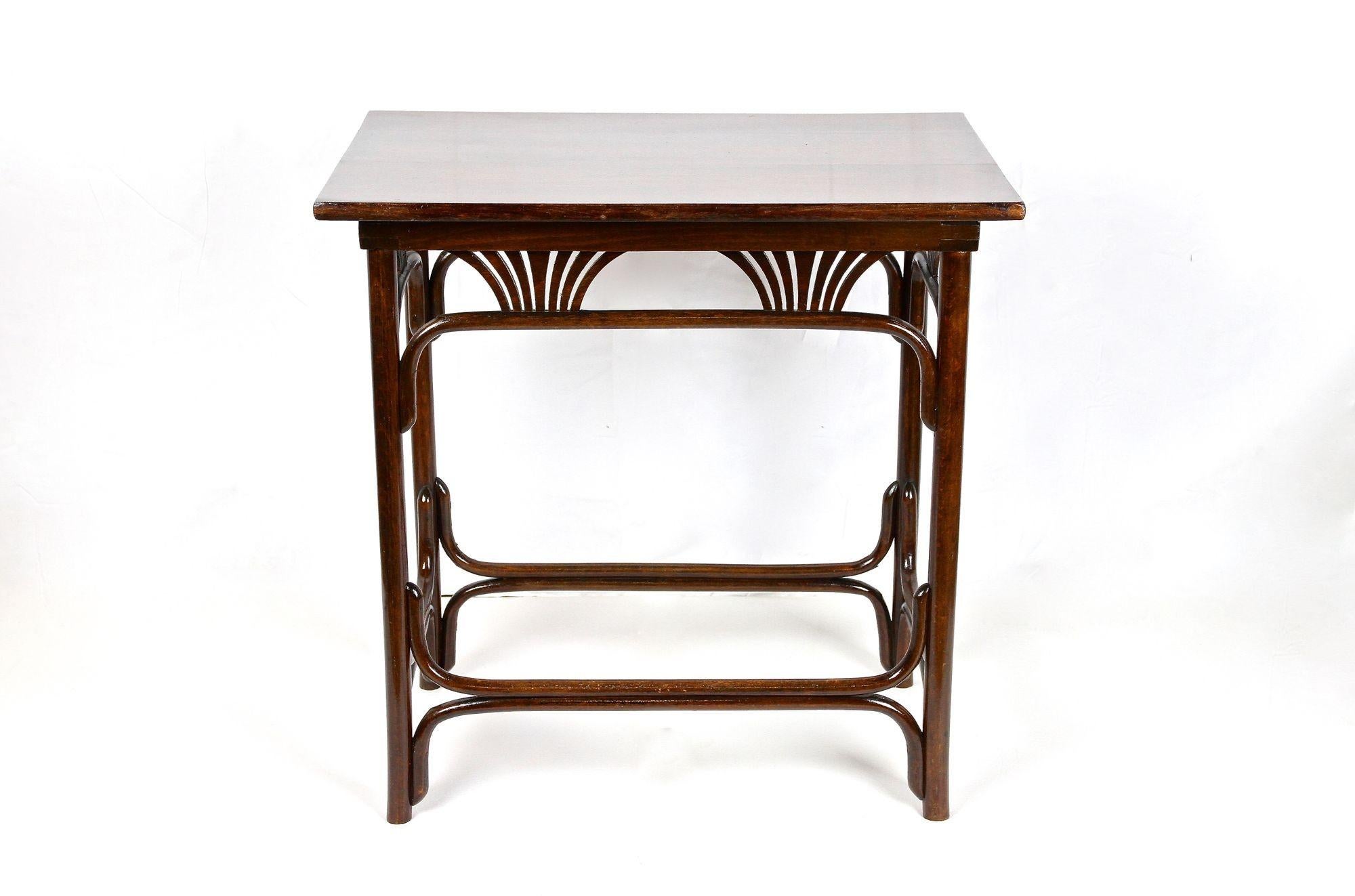 Elegant Art Nouveau bentwood side table made by the famous company of Thonet in Austria around 1910. The timeless designed side table Mod. No. 9171 shows beautiful wooden palmette applications under the rectangular top plate around all sides. The