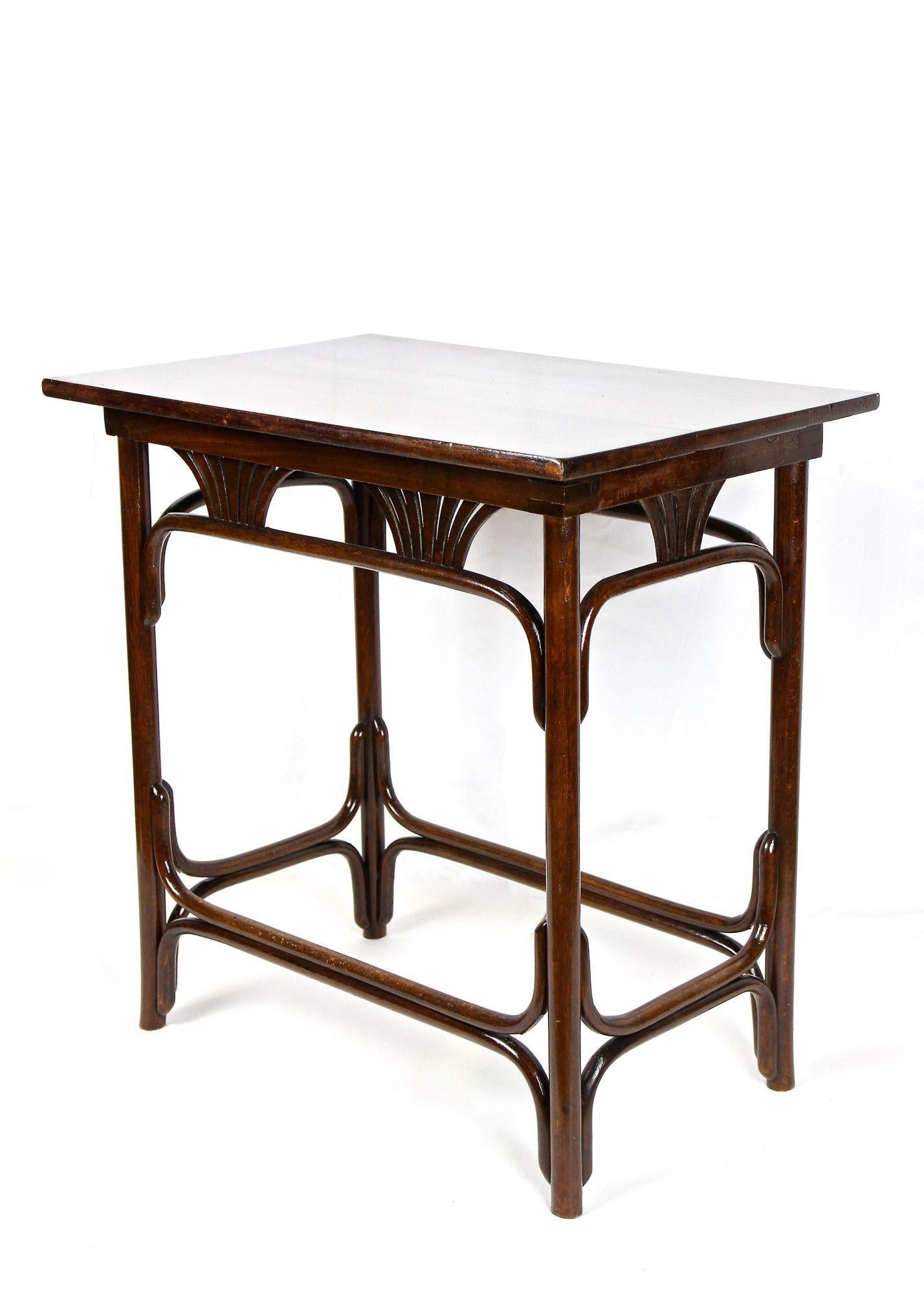 table thonet