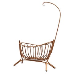 Cuna Art Nouveau Thonet, madera curvada, hacia 1900