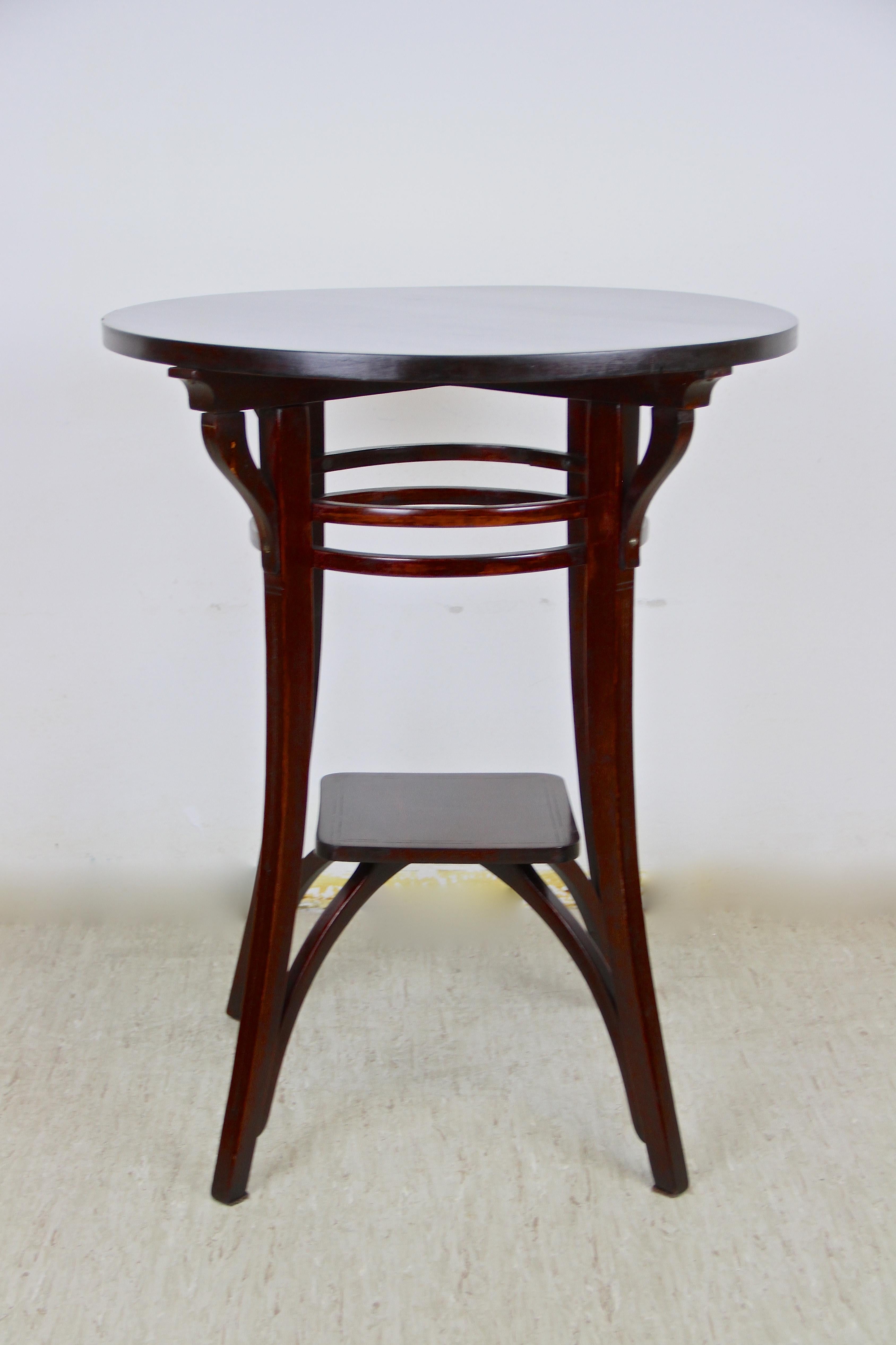 Art Nouveau Thonet Side Table Bentwood Mahogany Style, Austria, circa 1905 In Good Condition In Lichtenberg, AT