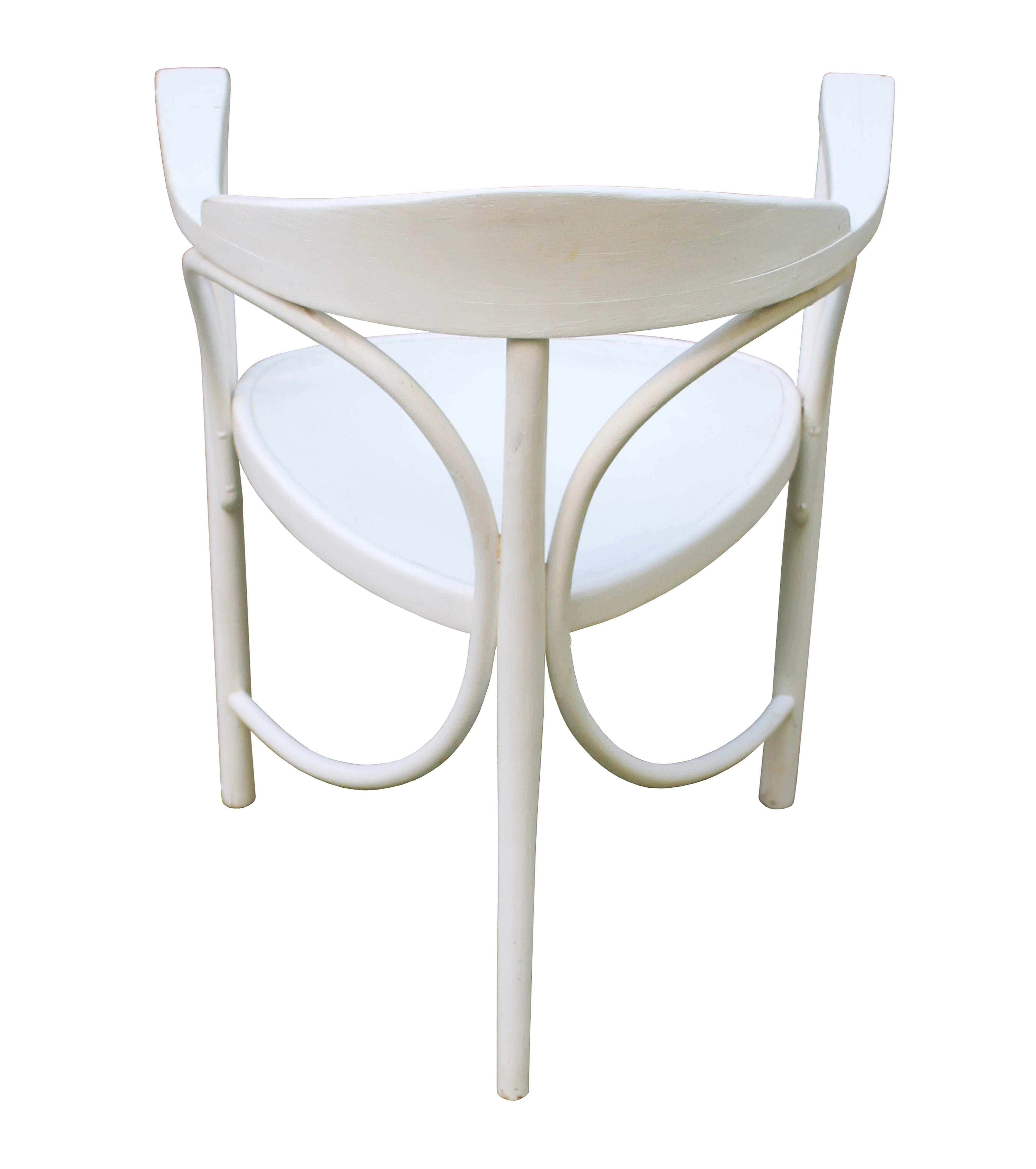 Fait main Chaise à trois pieds Art Nouveau Modèle n° 81 par Gebrüder Thonet en vente
