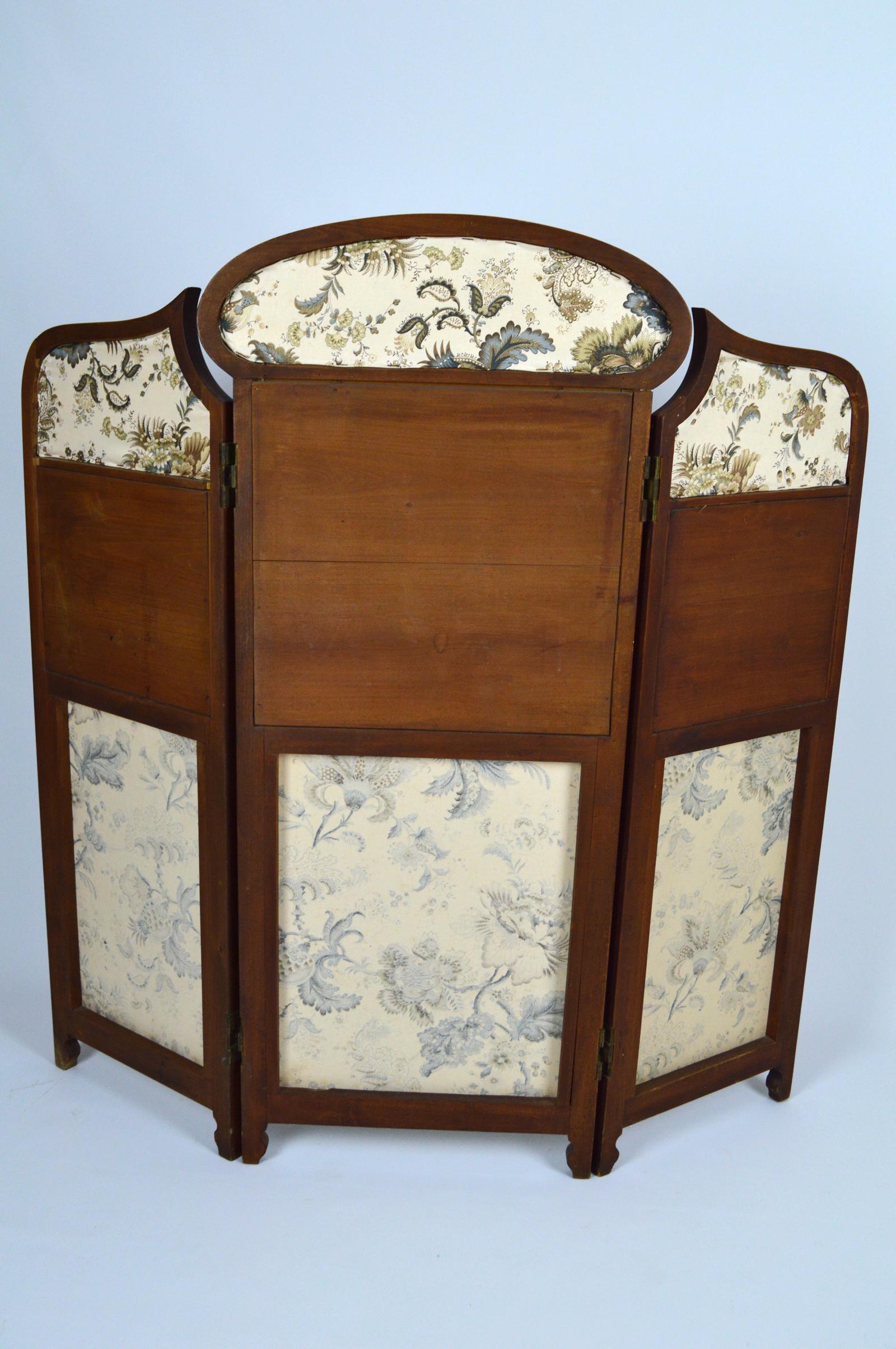 Art Nouveau Three-Panel Folding Screen or Room Divider in Carved Wood circa 1900 For Sale 4