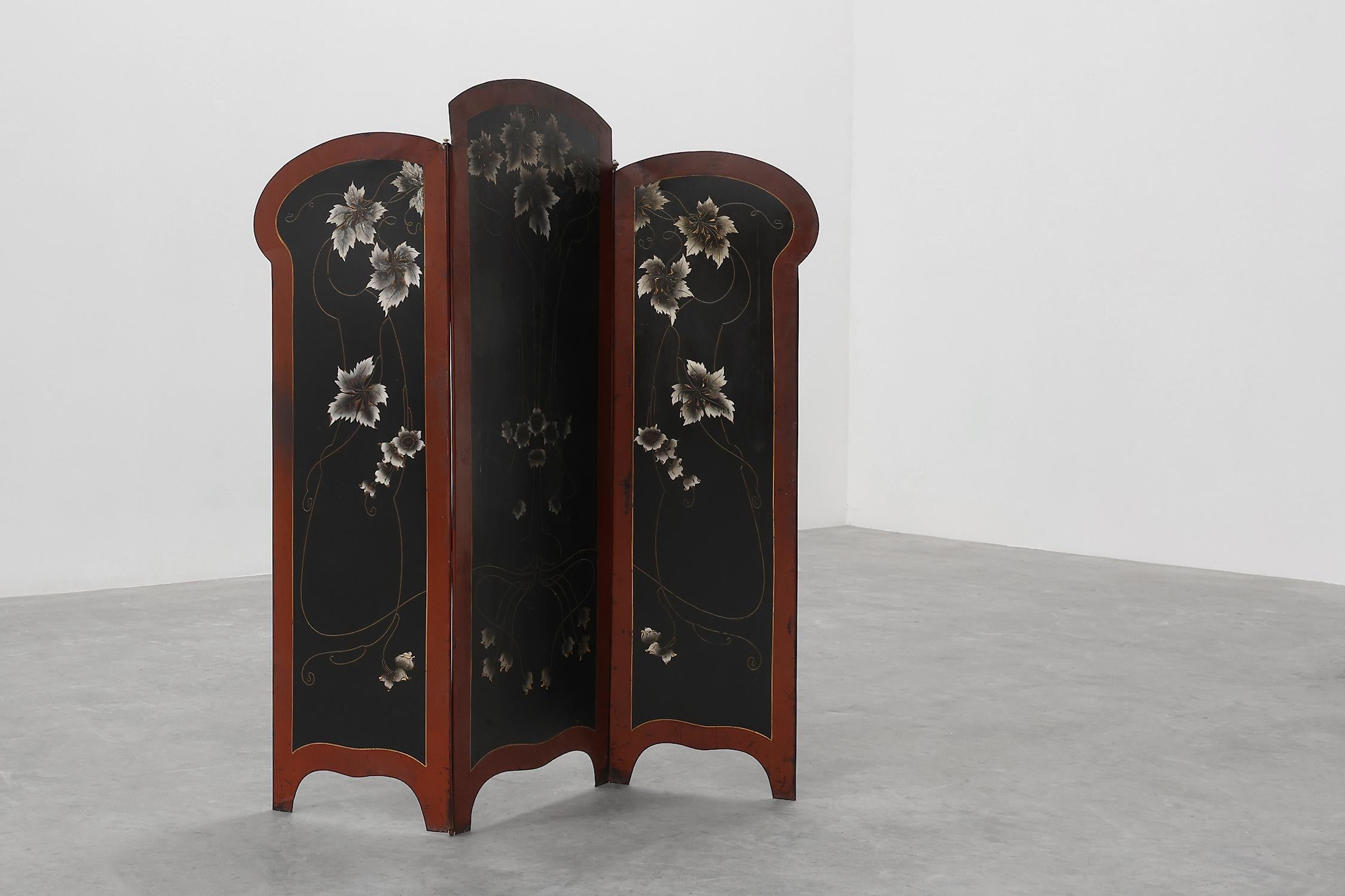 XX secolo Art Nouveau Three-Panel Metal Firescreen, France ca. 1910 in vendita