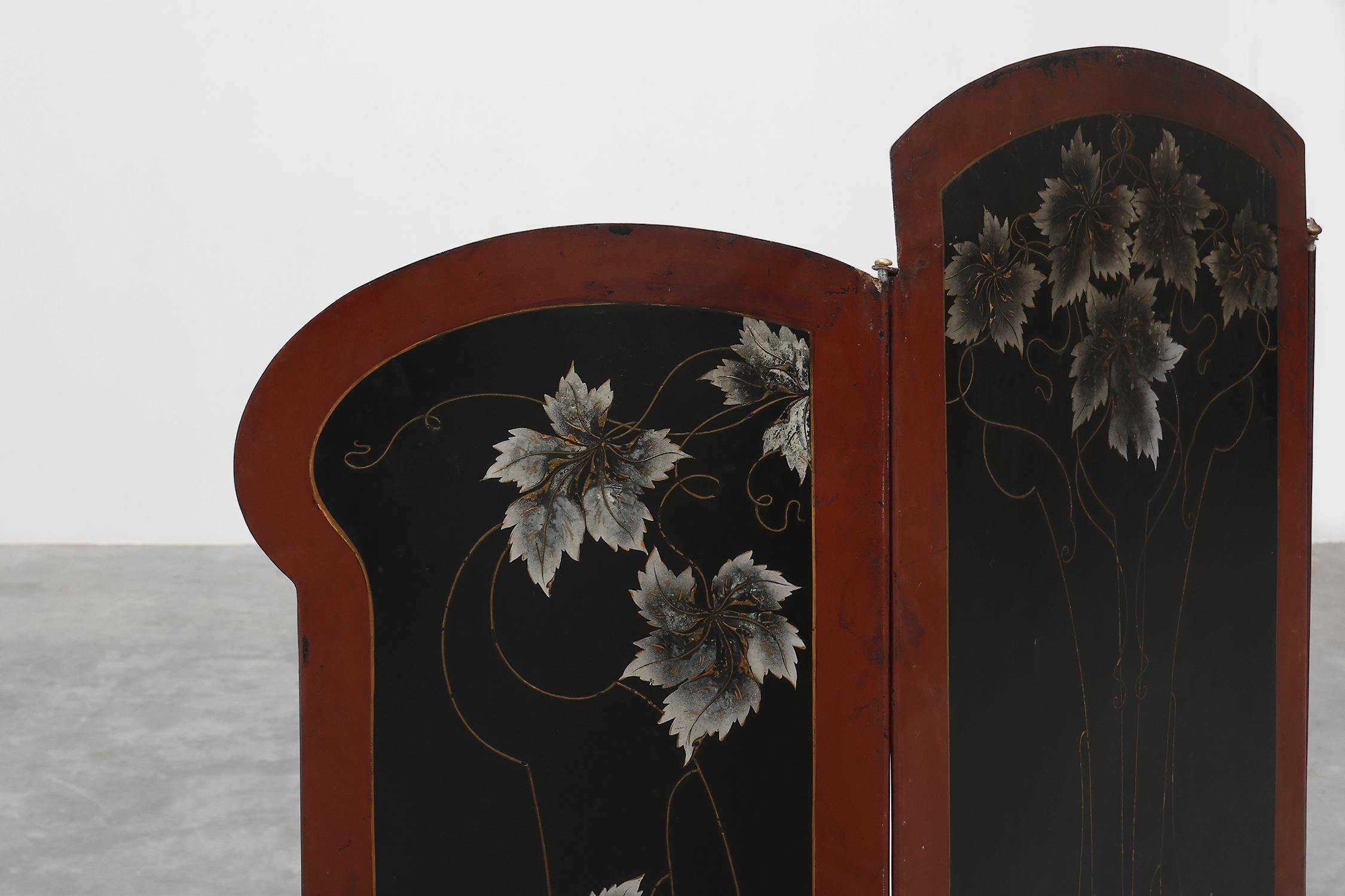 Metallo Art Nouveau Three-Panel Metal Firescreen, France ca. 1910 in vendita