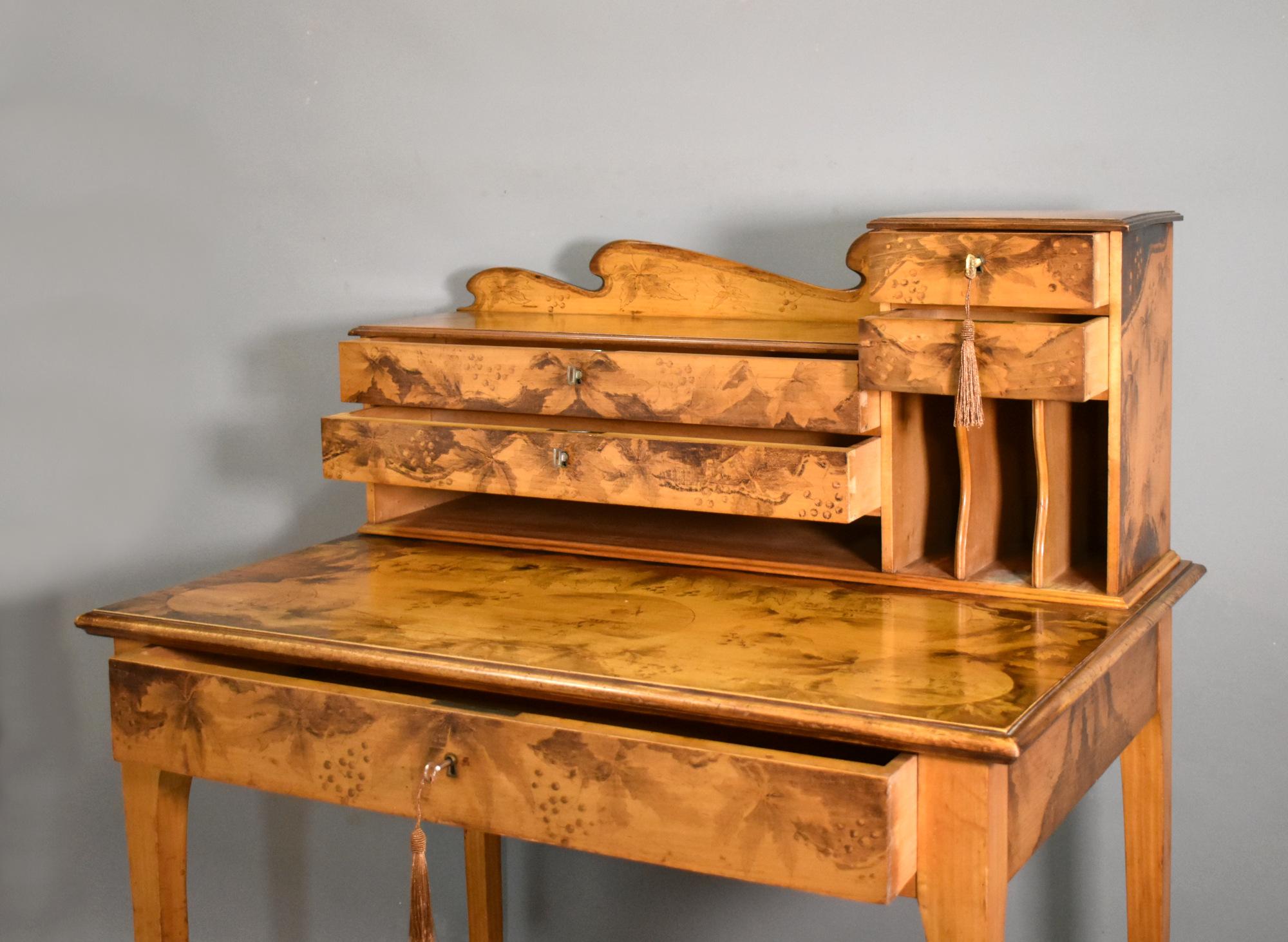 Art Nouveau Tiered Pyrography Etched Desk In Good Condition In SAINTE-COLOMBE, FR