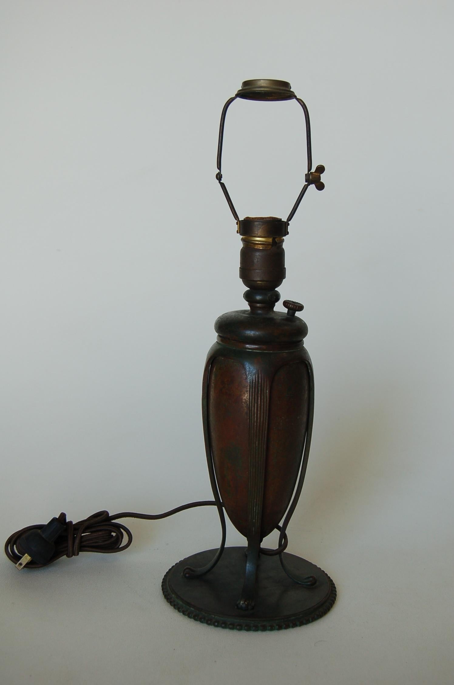 Art Nouveau Tiffany Bronze Table Lamp 2