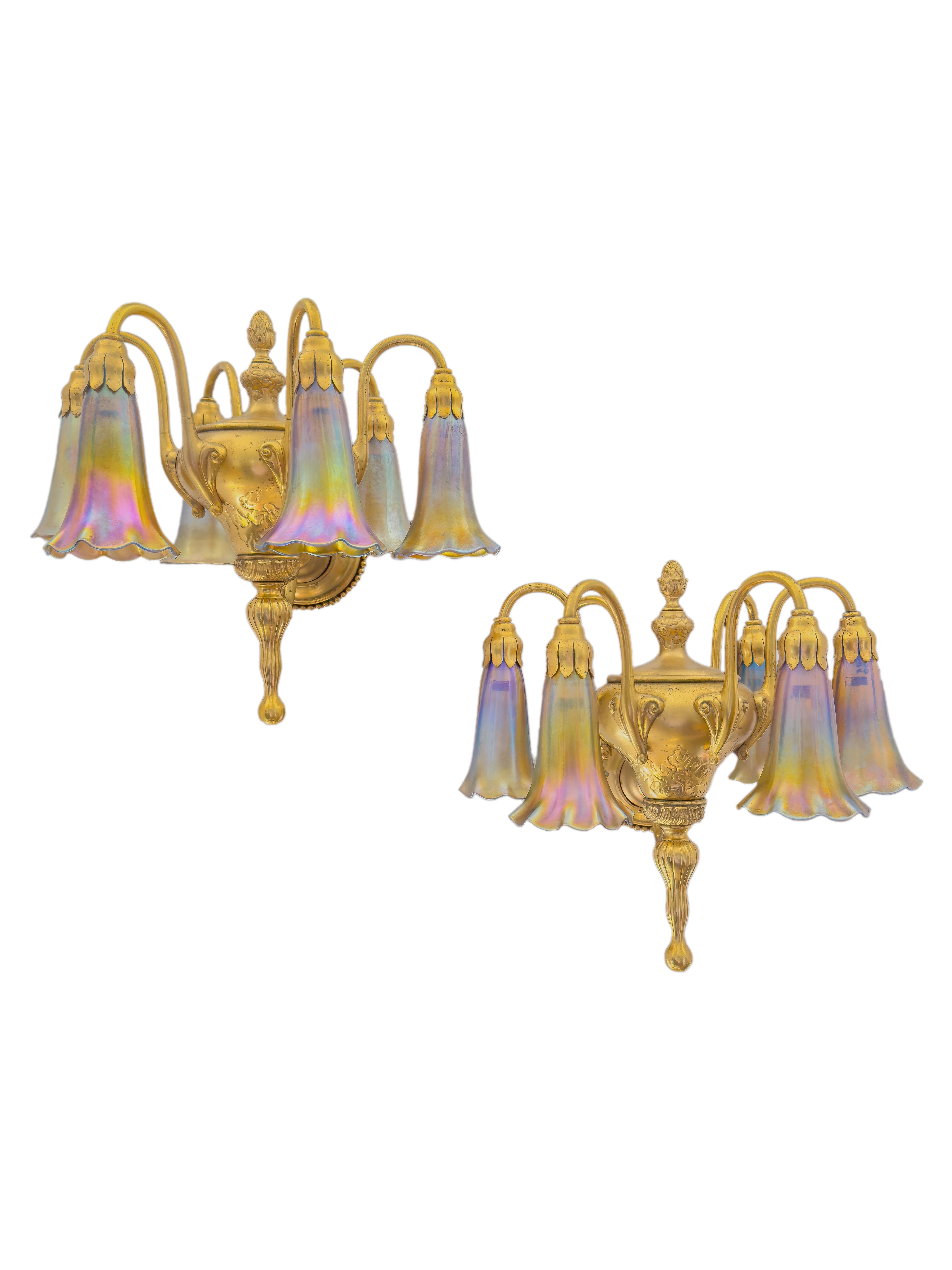Art Nouveau Tiffany Studios Sechs Lily Lights Wandleuchter (Art nouveau) im Angebot