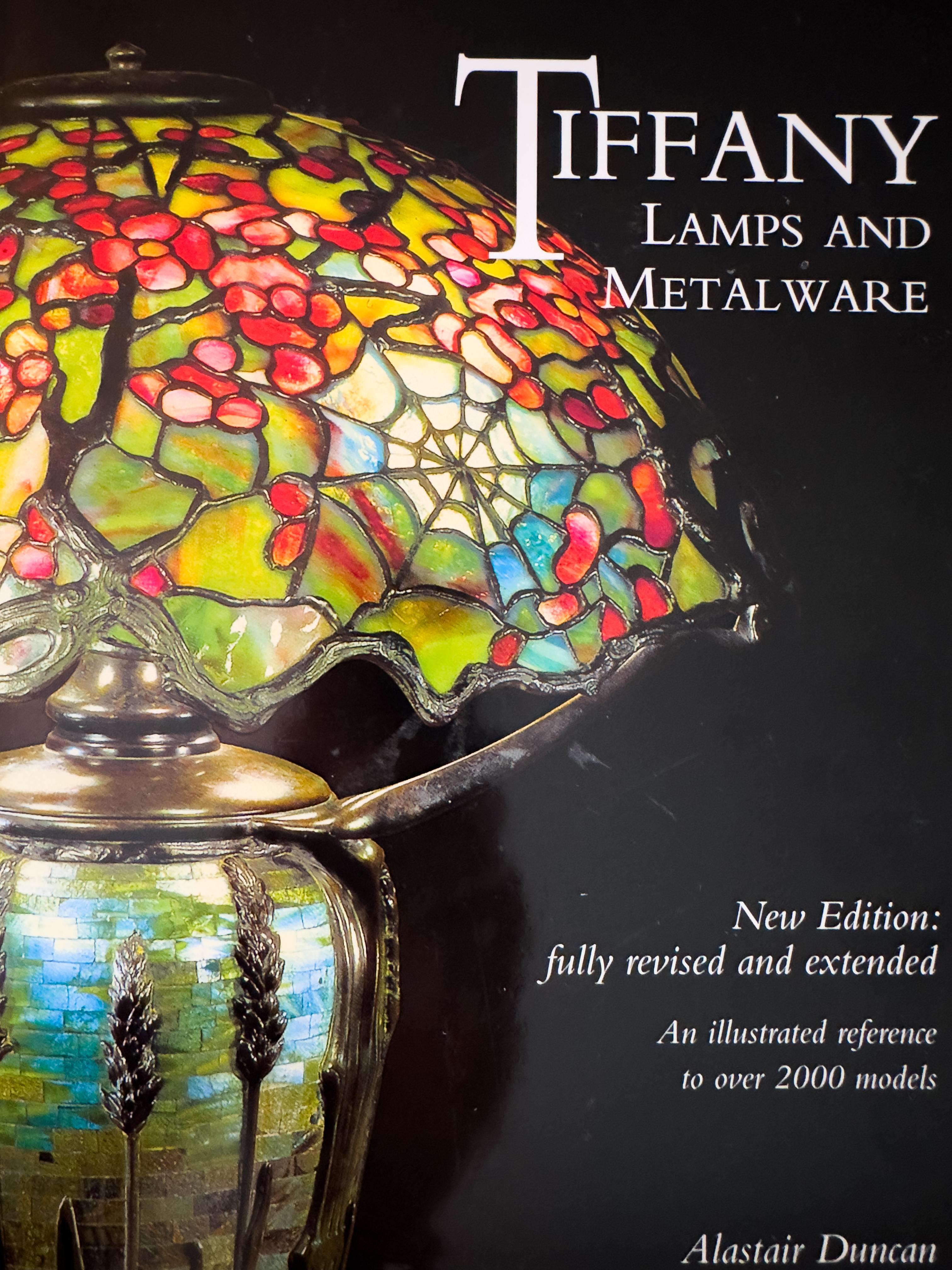 Art Nouveau Tiffany Studios Sechs Lily Lights Wandleuchter (Vergoldet) im Angebot