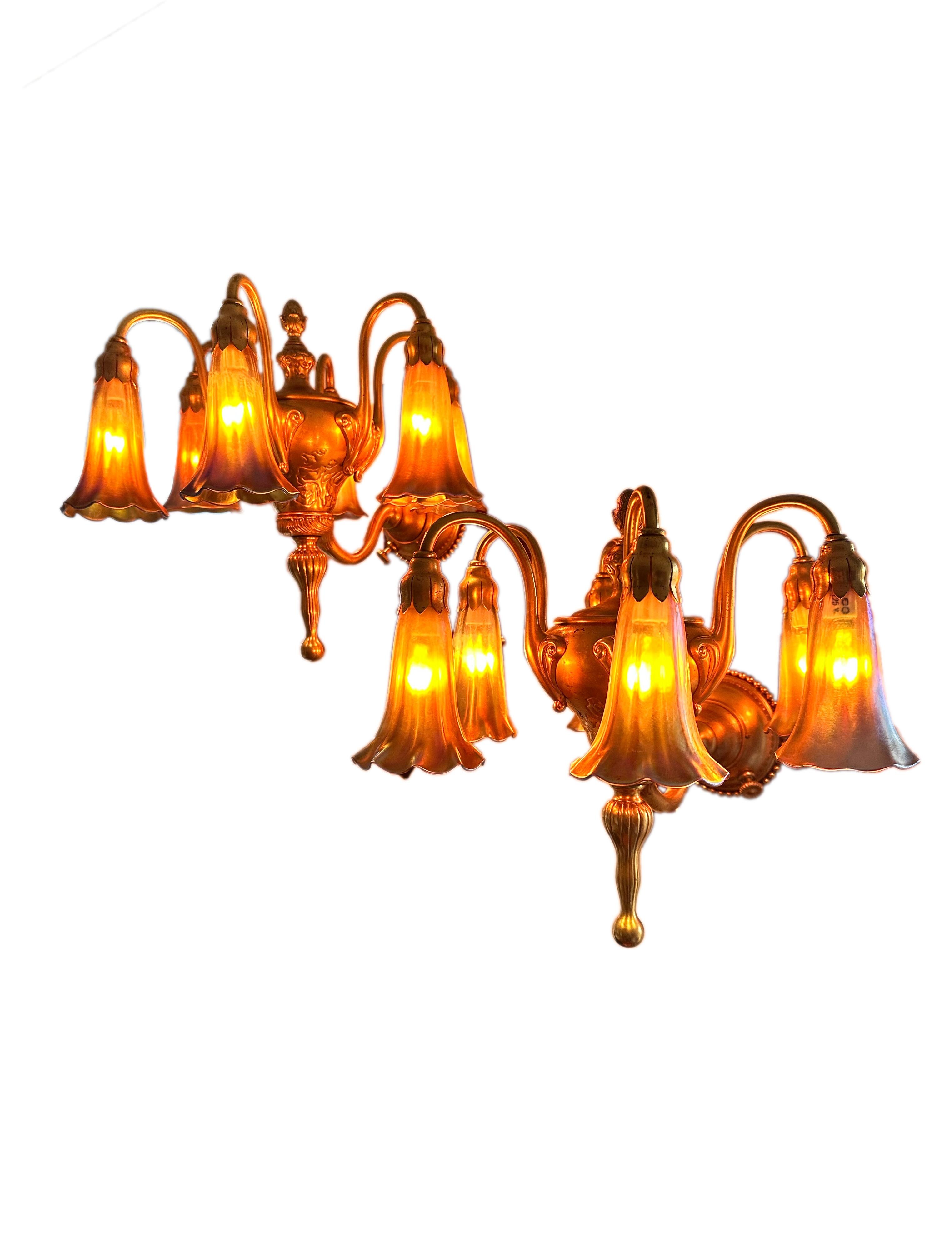 Art Nouveau Tiffany Studios Sechs Lily Lights Wandleuchter (20. Jahrhundert) im Angebot