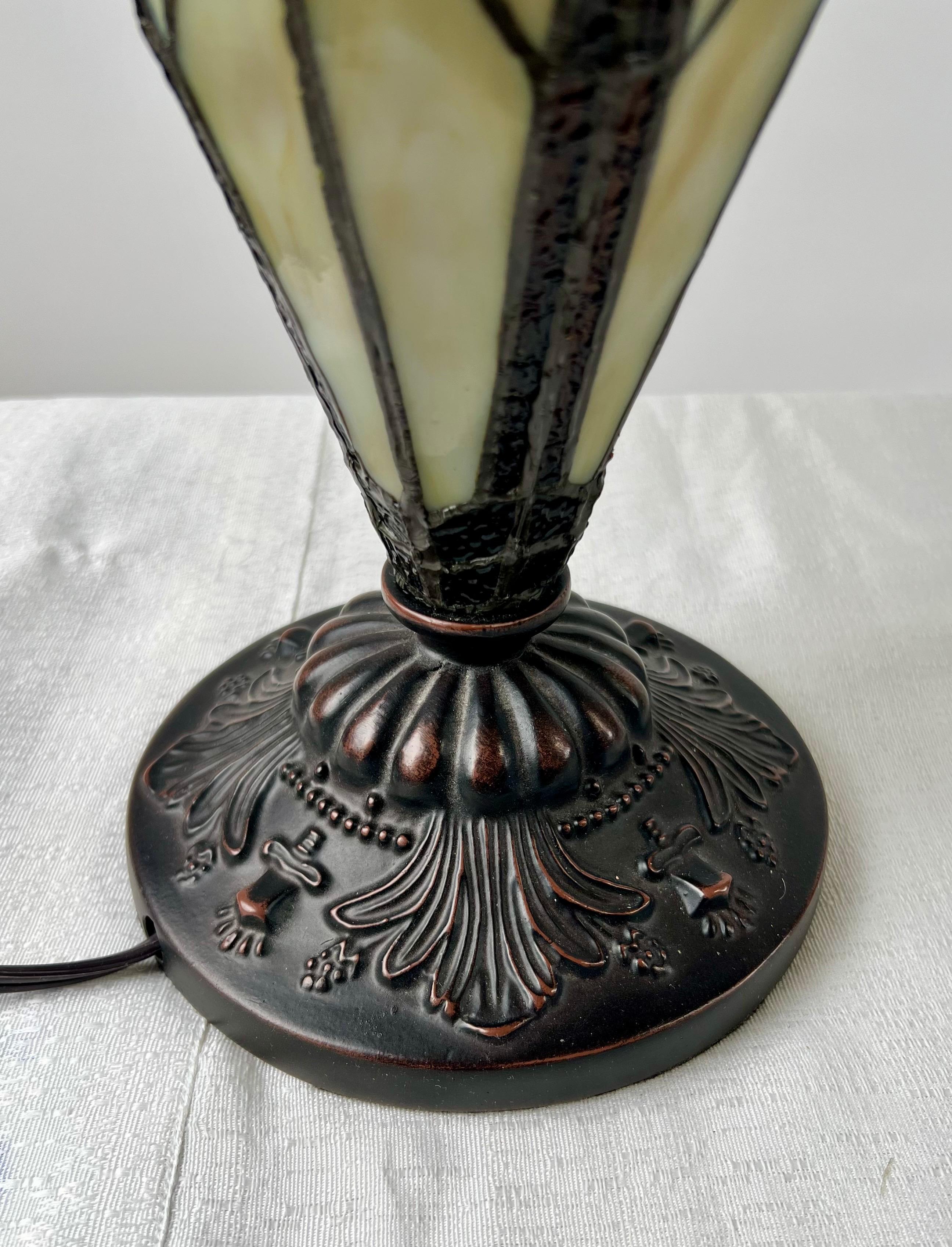Art Nouveau Tiffany Style Brown & Green Stained Glass Tischlampe, ein Paar im Angebot 3