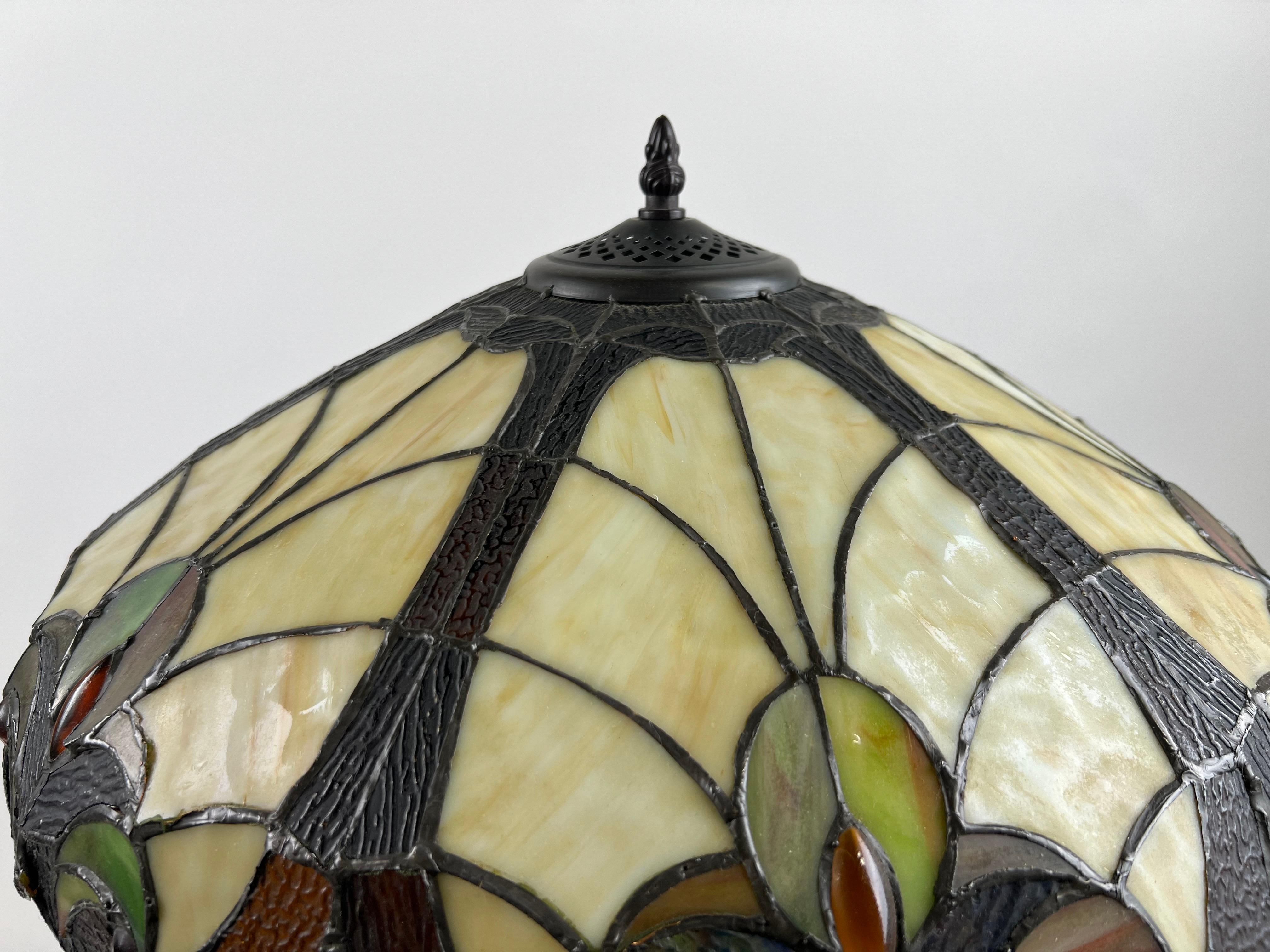 Art Nouveau Tiffany Style Brown & Green Stained Glass Tischlampe, ein Paar im Angebot 5