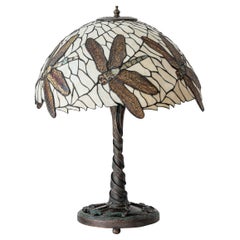 Lampada da tavolo in stile Art Nouveau Tiffany, con vetro piombato e bronzo, con motivo a libellula