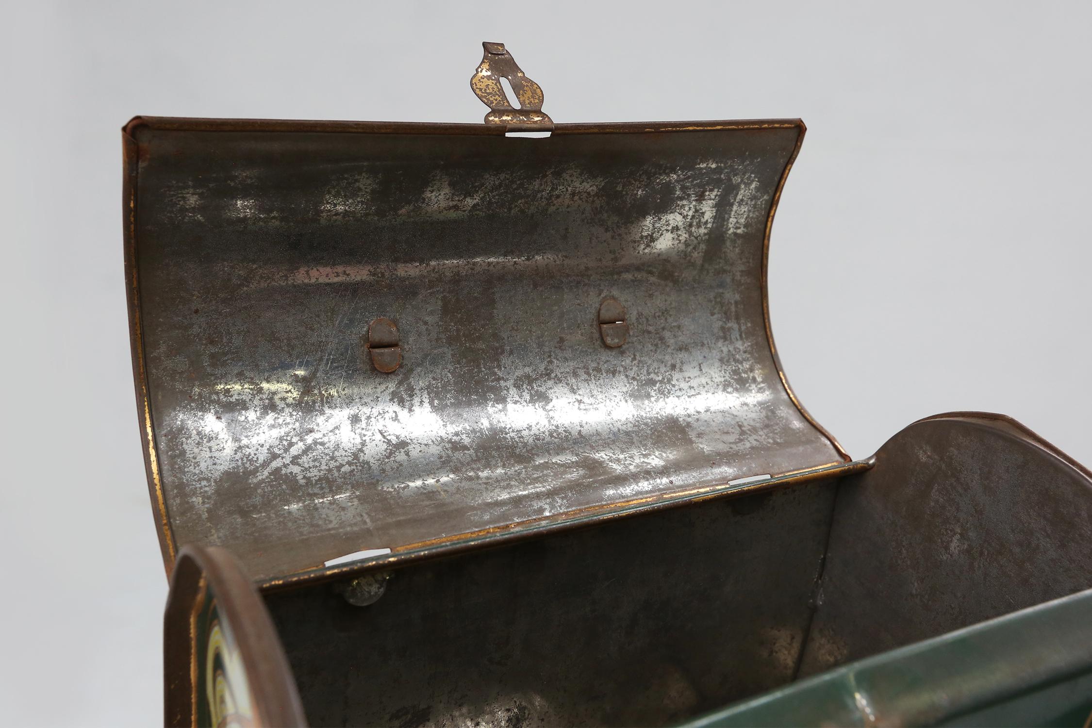 Scatola di latta Art Nouveau con piccoli pulcini 1920 in vendita 6