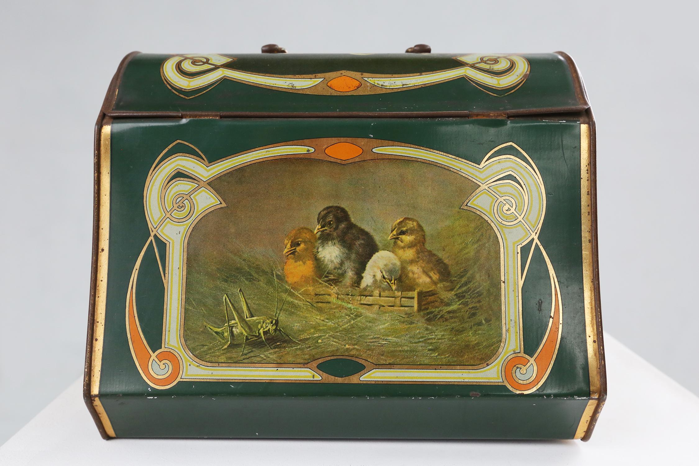 Early 20th Century Art Nouveau tin can with small chicks 1920 For Sale