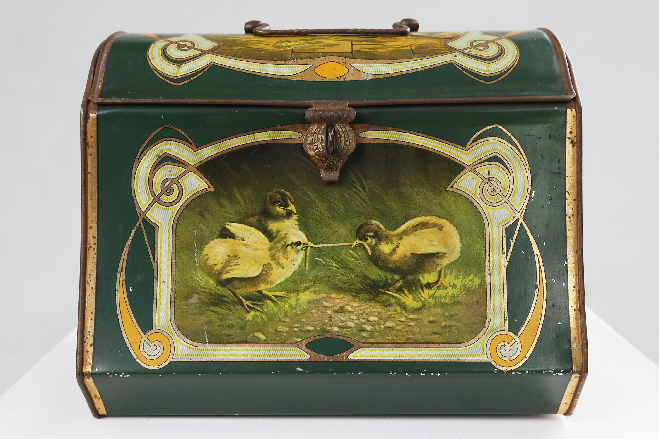 Art Nouveau tin can with small chicks 1920 For Sale 1