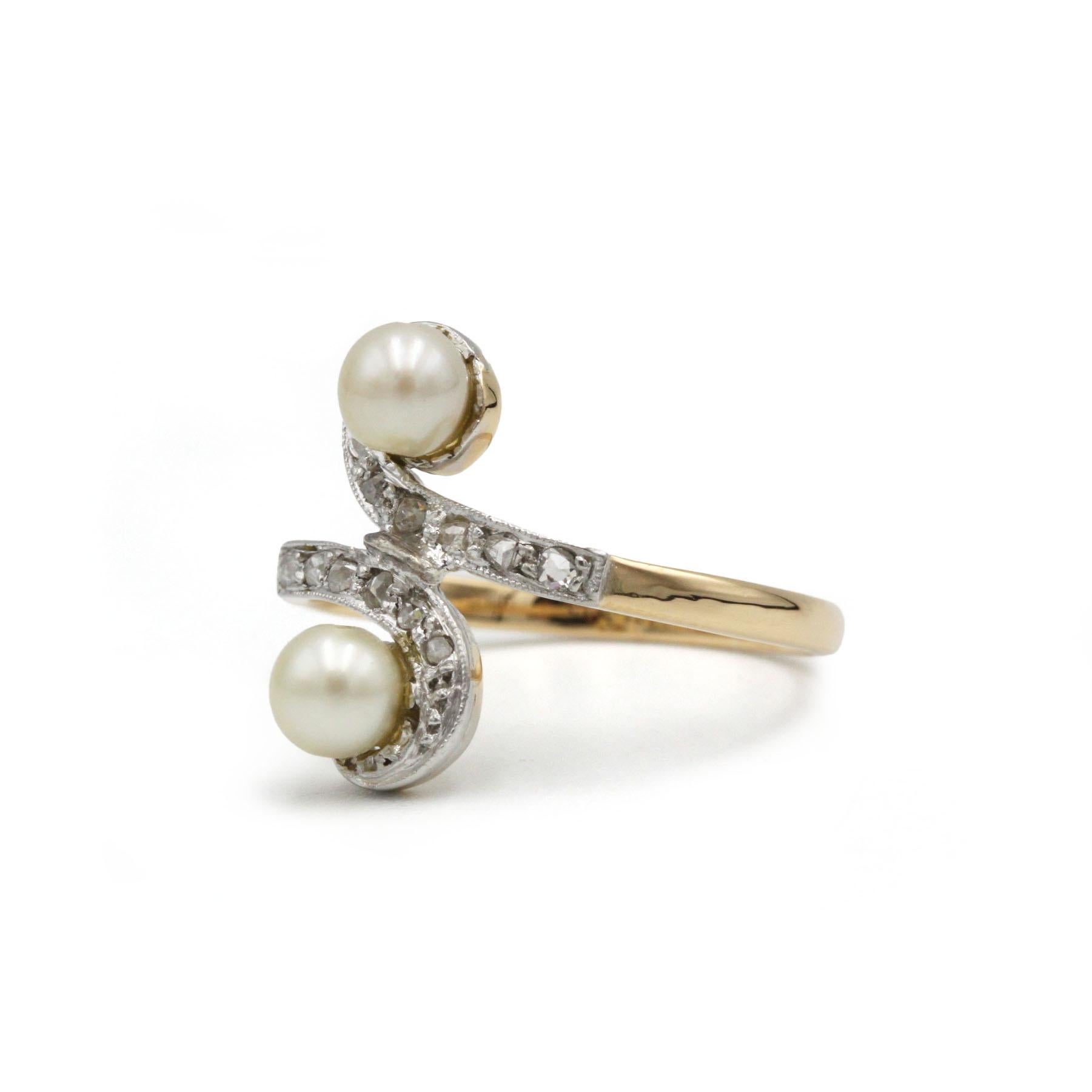 Art Nouveau Toi et Moi Pearl and Rose-Cut Diamond Ring in 18K Gold & Platinum (Art nouveau) im Angebot