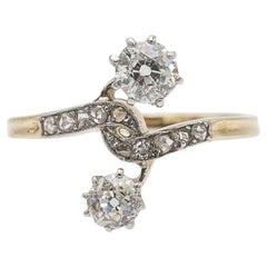 Art Nouveau "toi et moi" ring with diamonds, early 20th century.