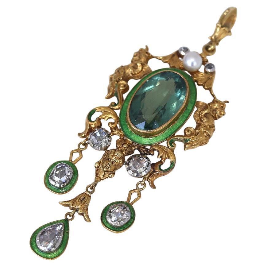 Jugendstil-Turmalin-Emaille-Diamanten-Gelbgold-Anhänger. Entstanden um 1890.
Ein massiver Jugendstil-Anhänger mit Turmalin und farblich passender hellgrüner Emaille und drei Diamanten im Altschliff. Montiert in Gelbgold. Die Liebe zum Detail ist