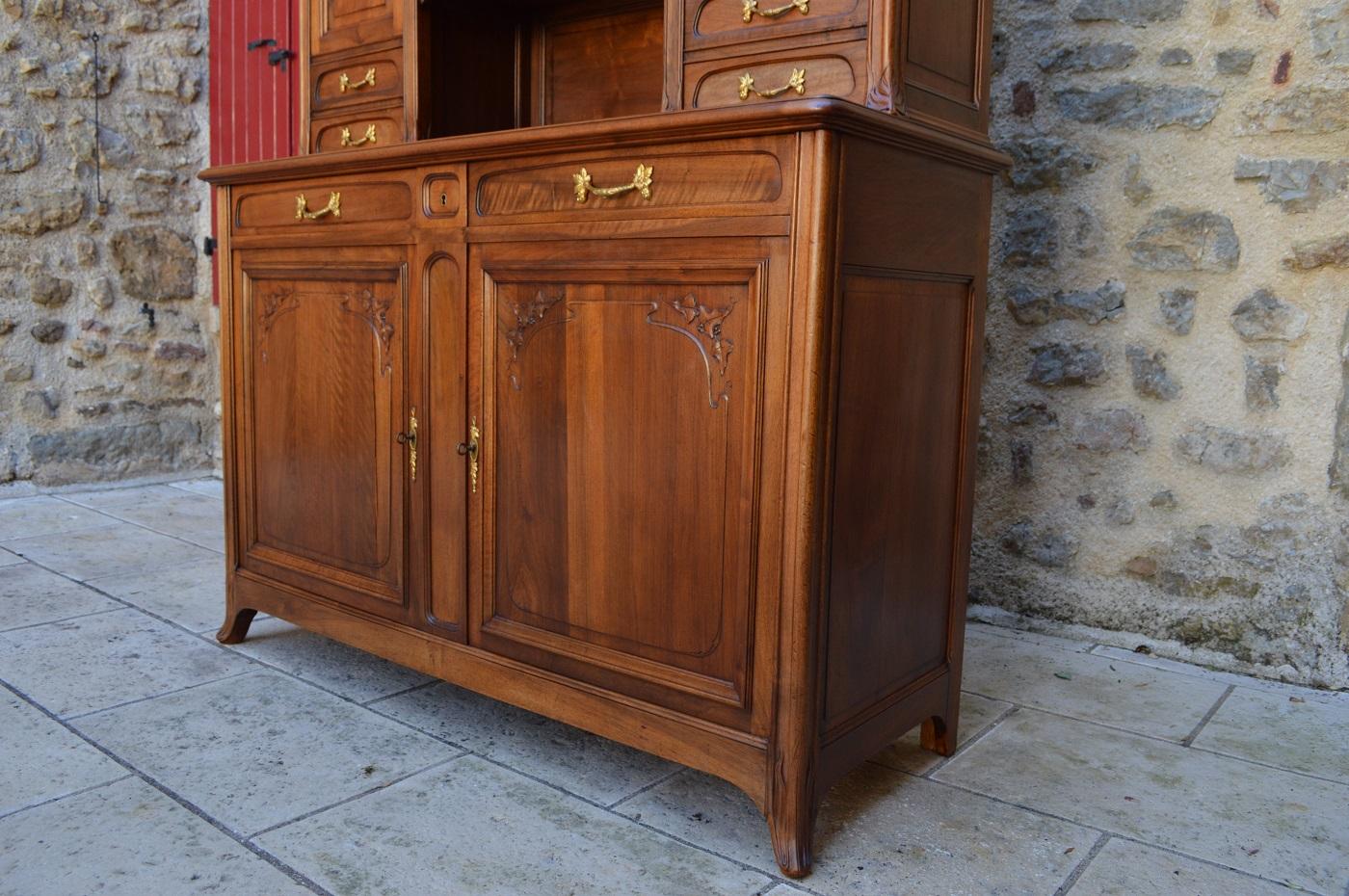 Art Nouveau Two-piece Sideboard in Carved Walnut, France, circa 1900 For Sale 12