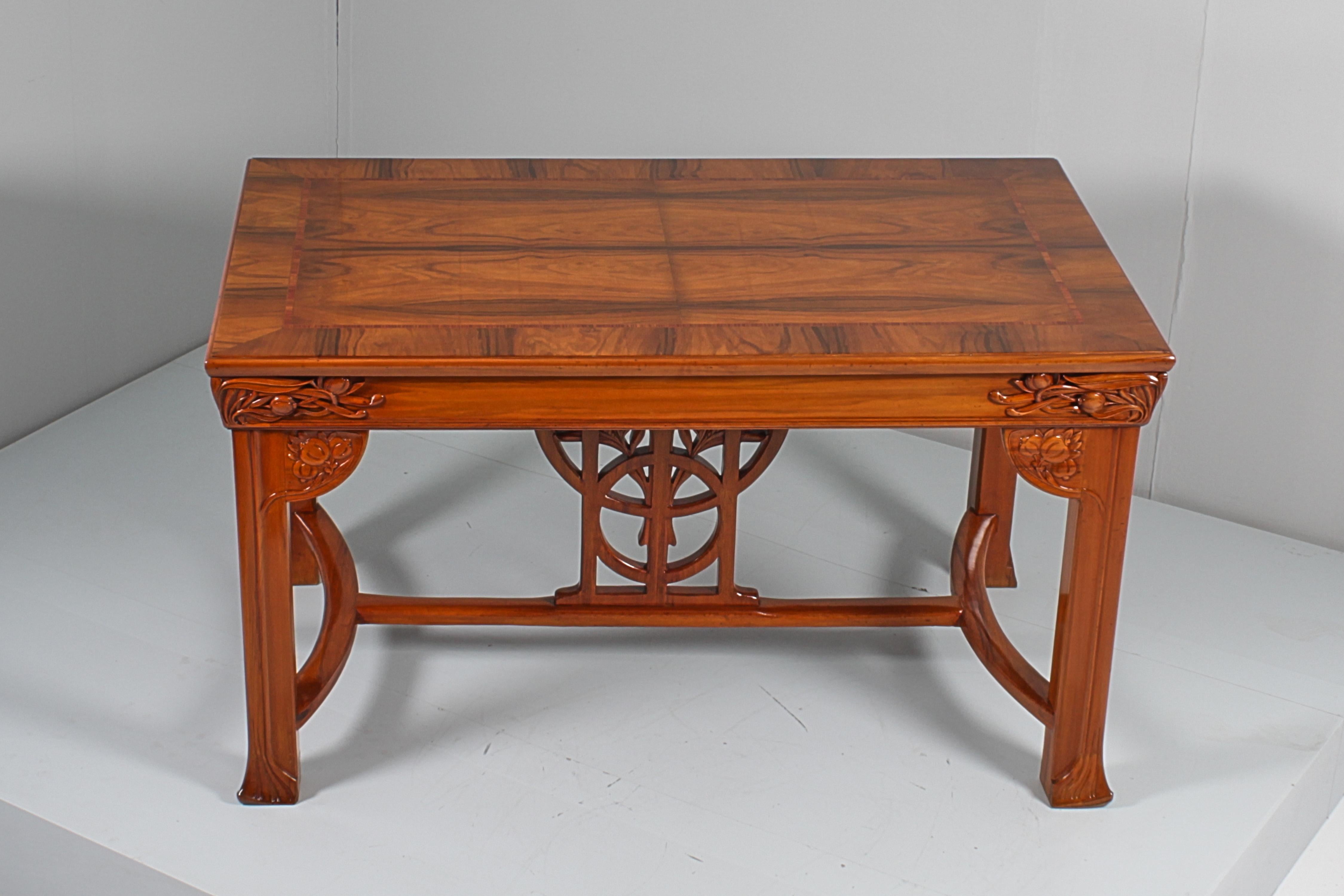 Jugendstil-Tisch mit Intarsien und geschnitztem Holz, V. Ducrot, restauriert, 1900, Italien im Angebot 3