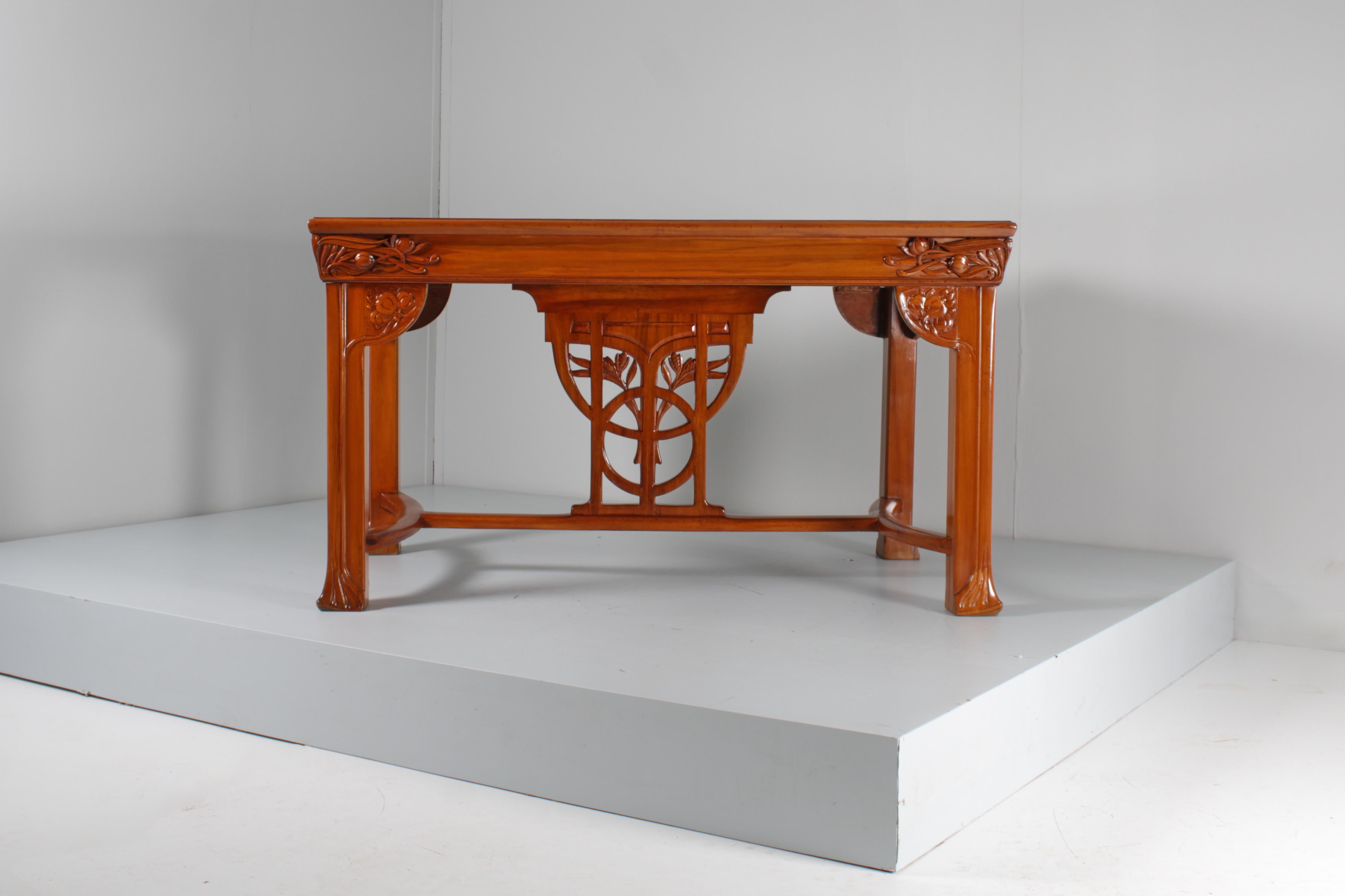 Prestigious rectangular wooden table, restored, in Art Nouveau with carved floral decorations, with veneer and inlays on the top. Officine Ducrot manufacturing, by Vittorio Ducrot, Italy, 1900s. The authenticity label is present.
Wear consistent