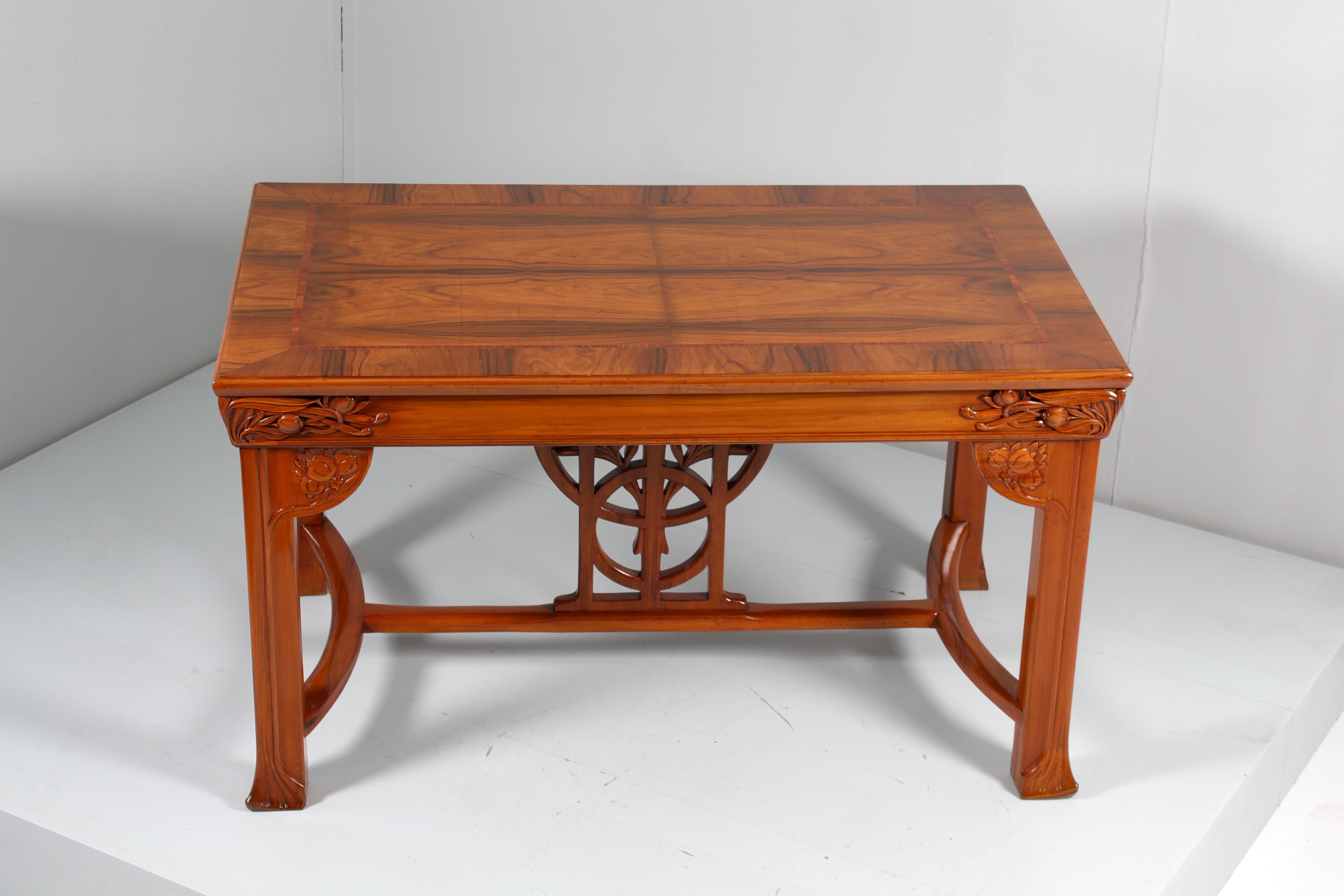 Jugendstil-Tisch mit Intarsien und geschnitztem Holz, V. Ducrot, restauriert, 1900, Italien (Moderne der Mitte des Jahrhunderts) im Angebot