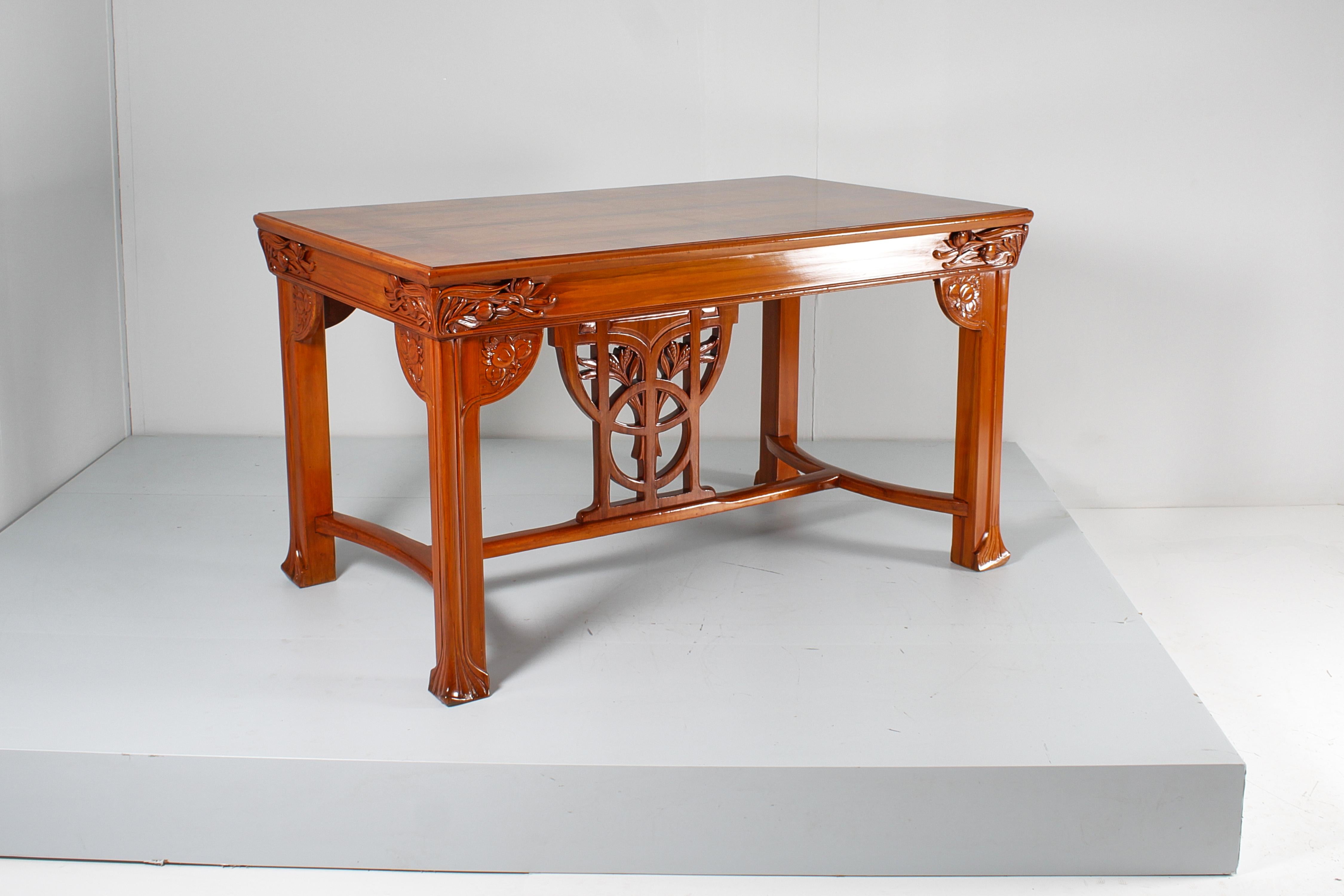 Table Art Nouveau V. Ducrot restaurée en bois incrusté et sculpté 1900 Italie Bon état - En vente à Palermo, IT