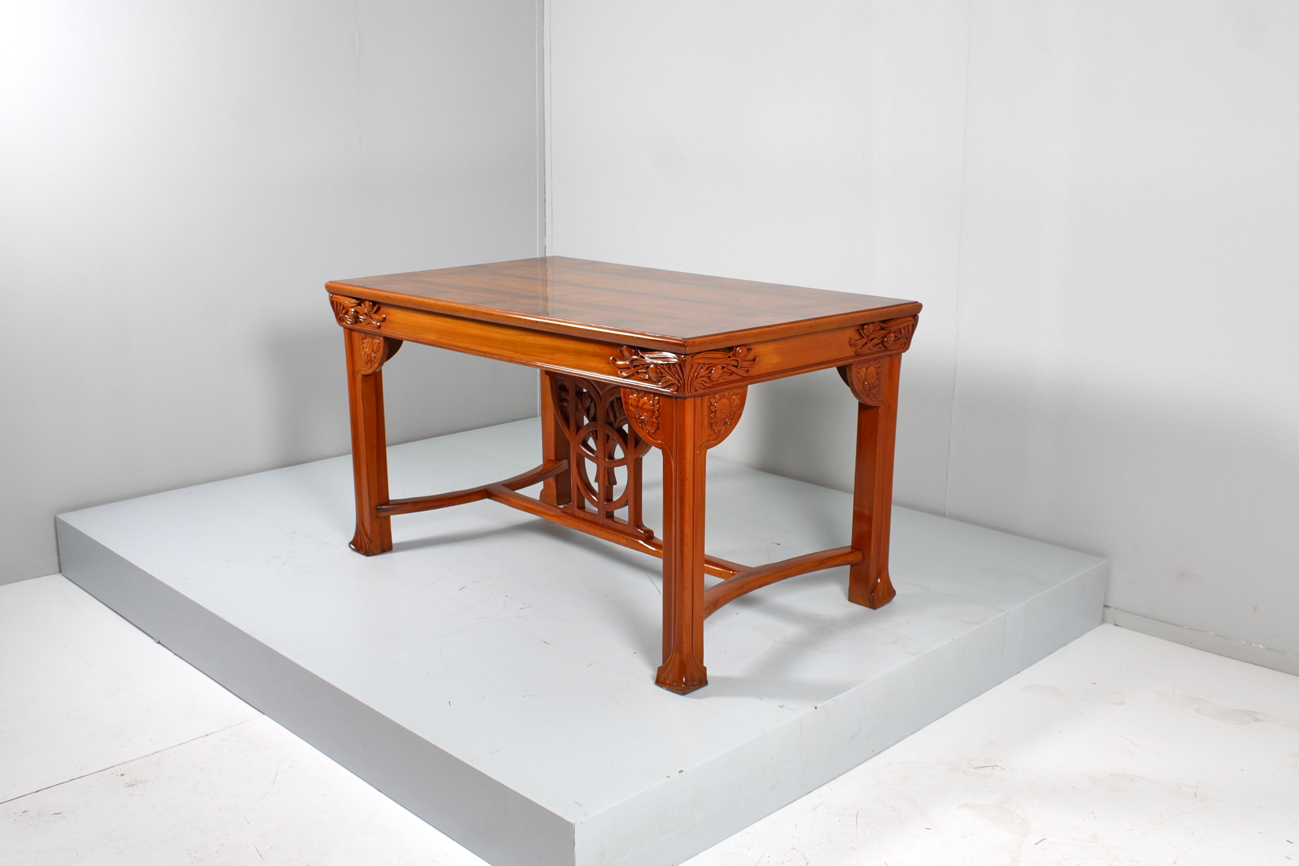 Jugendstil-Tisch mit Intarsien und geschnitztem Holz, V. Ducrot, restauriert, 1900, Italien (Frühes 20. Jahrhundert) im Angebot