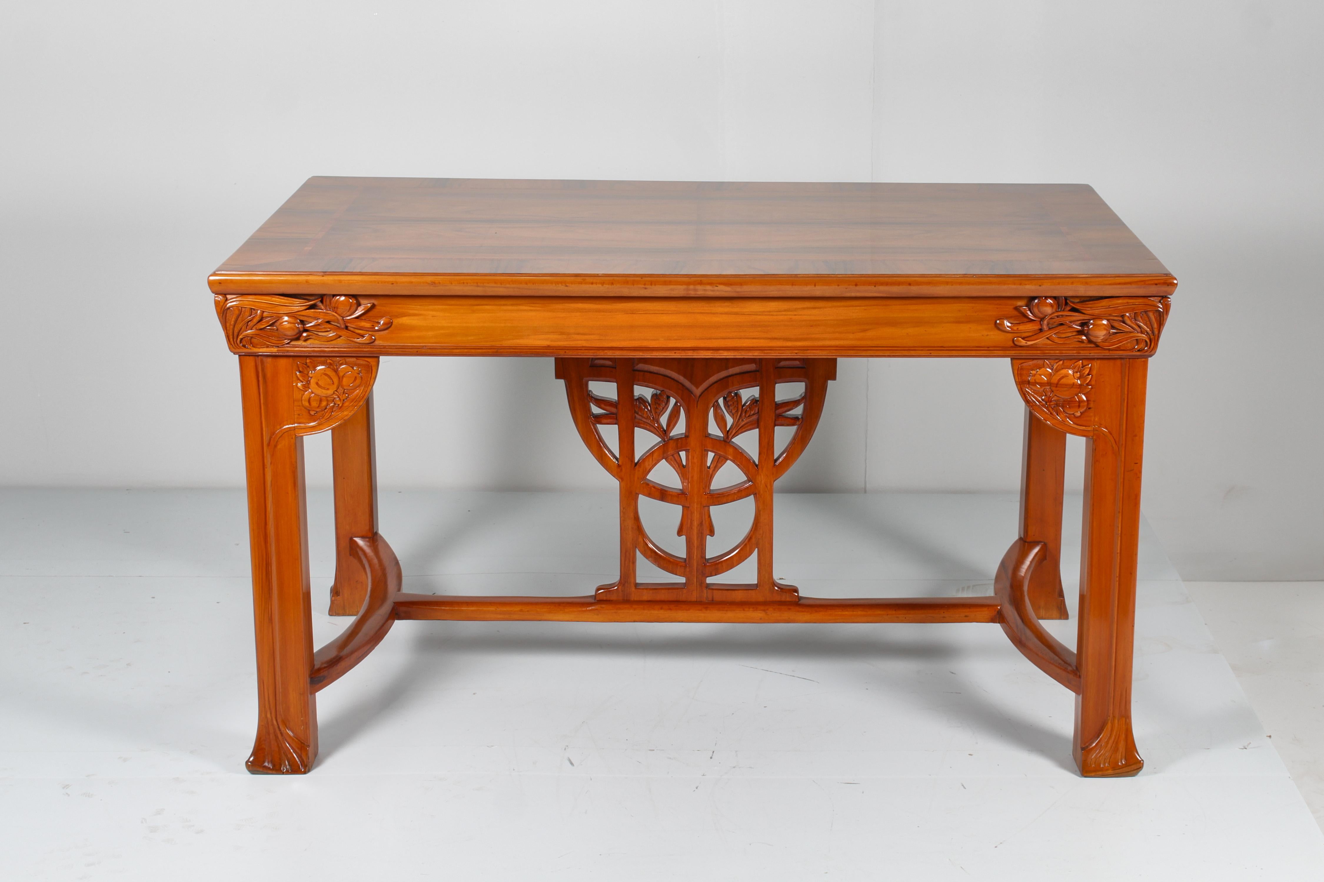 Bois Table Art Nouveau V. Ducrot restaurée en bois incrusté et sculpté 1900 Italie en vente
